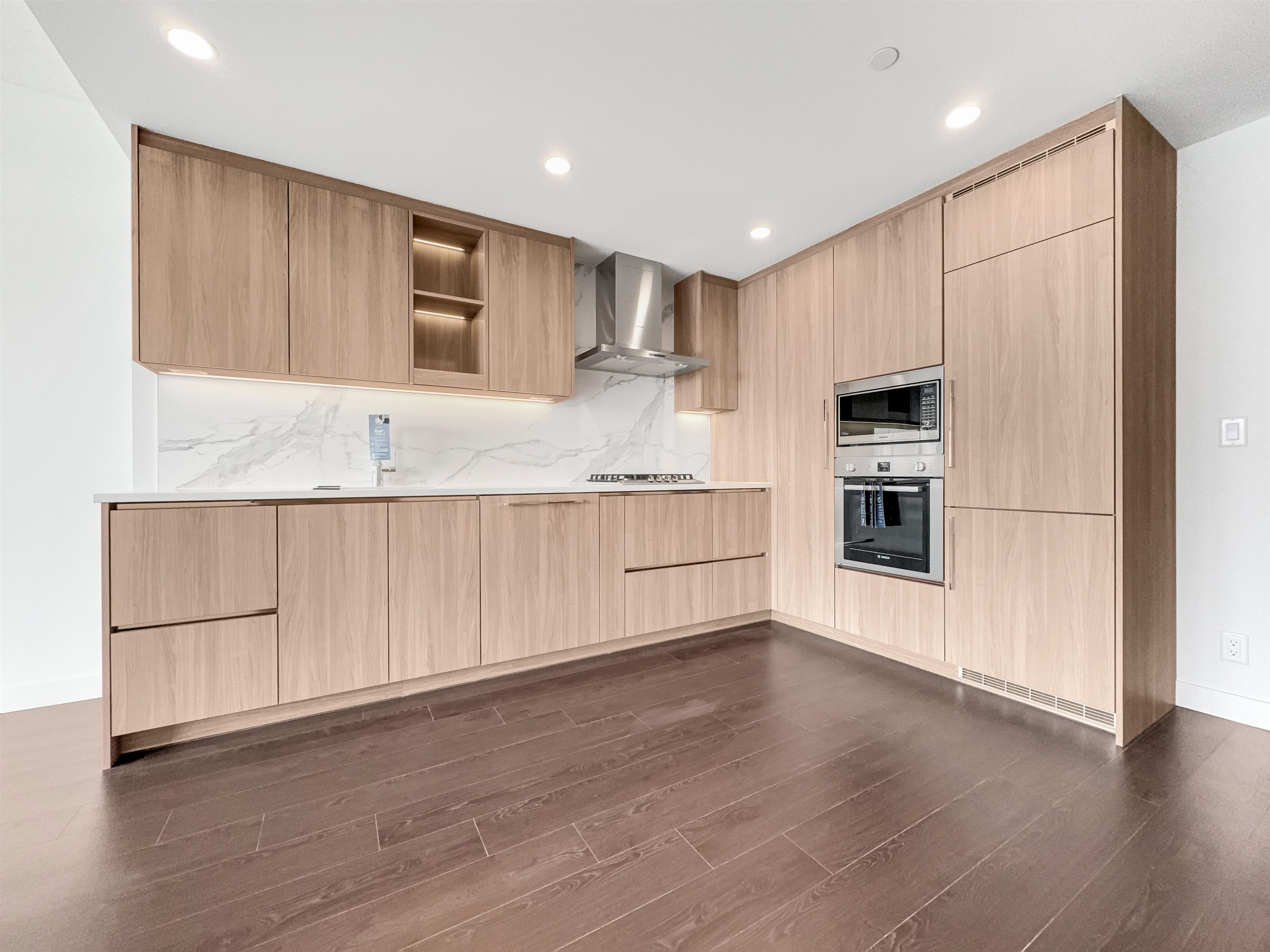 16xx 4890 LOUGHEED HIGHWAY, R3159456, BC,
