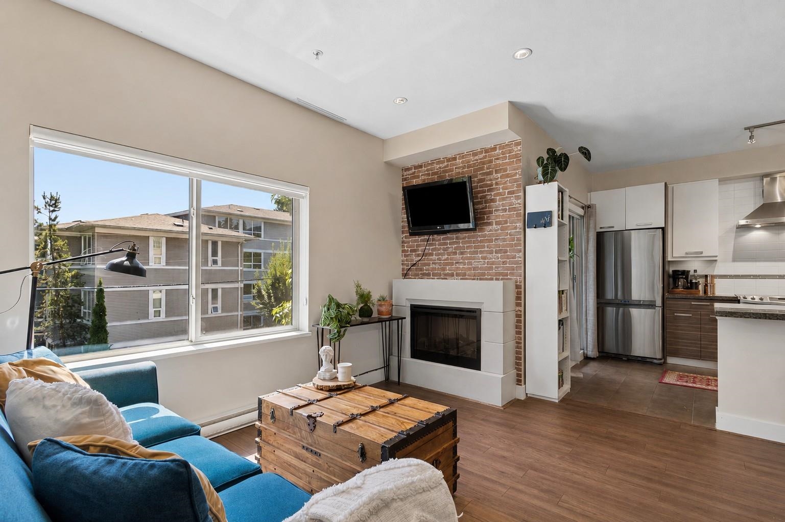 206 1273 MARINE DRIVE, R3159770, BC,