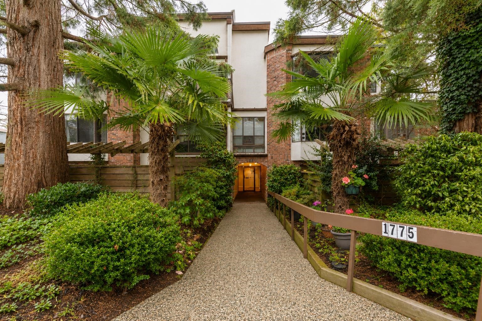 203 1775 W 10TH AVENUE, R3159851, BC,