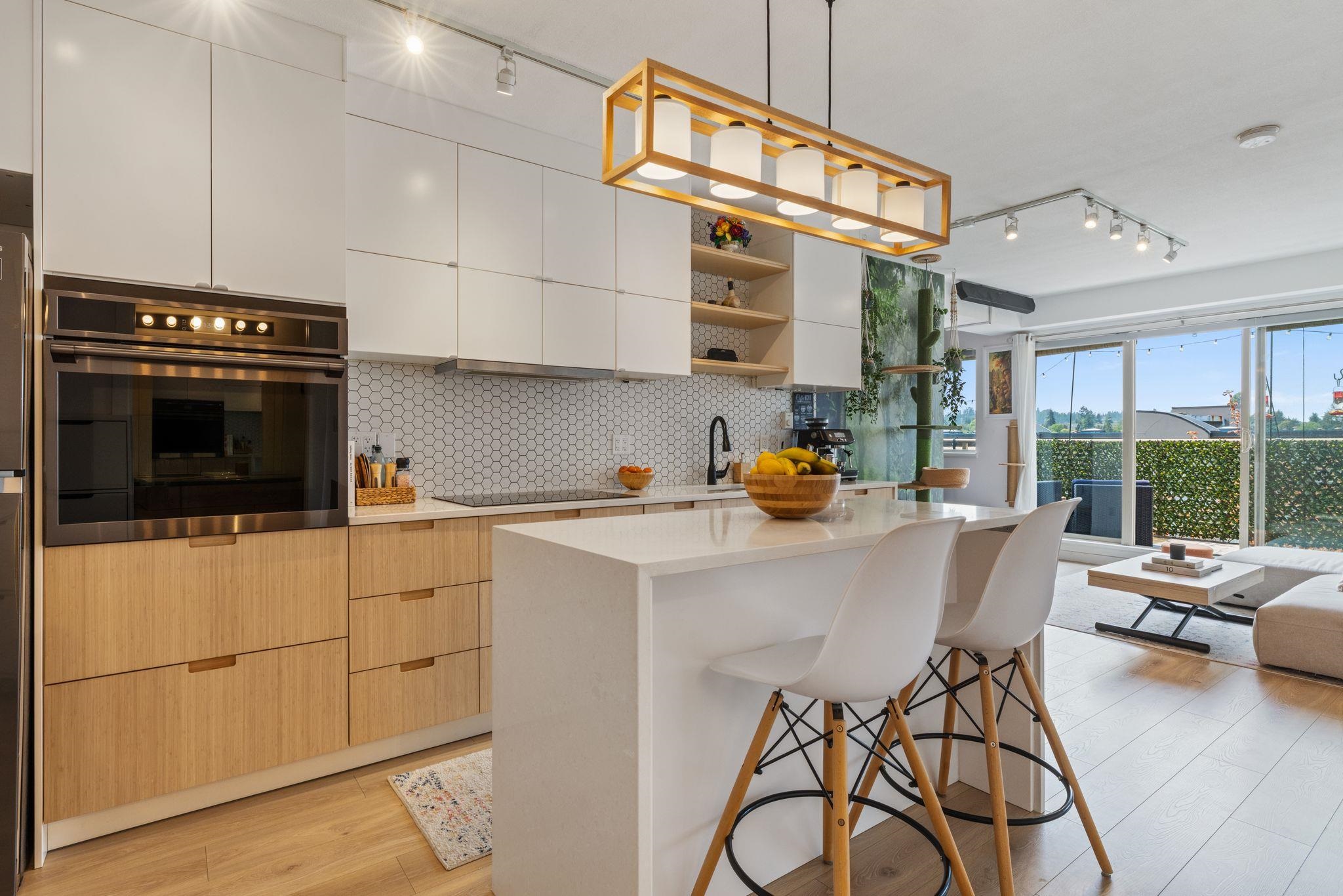PH10 702 KING EDWARD AVENUE, R3160011, BC,