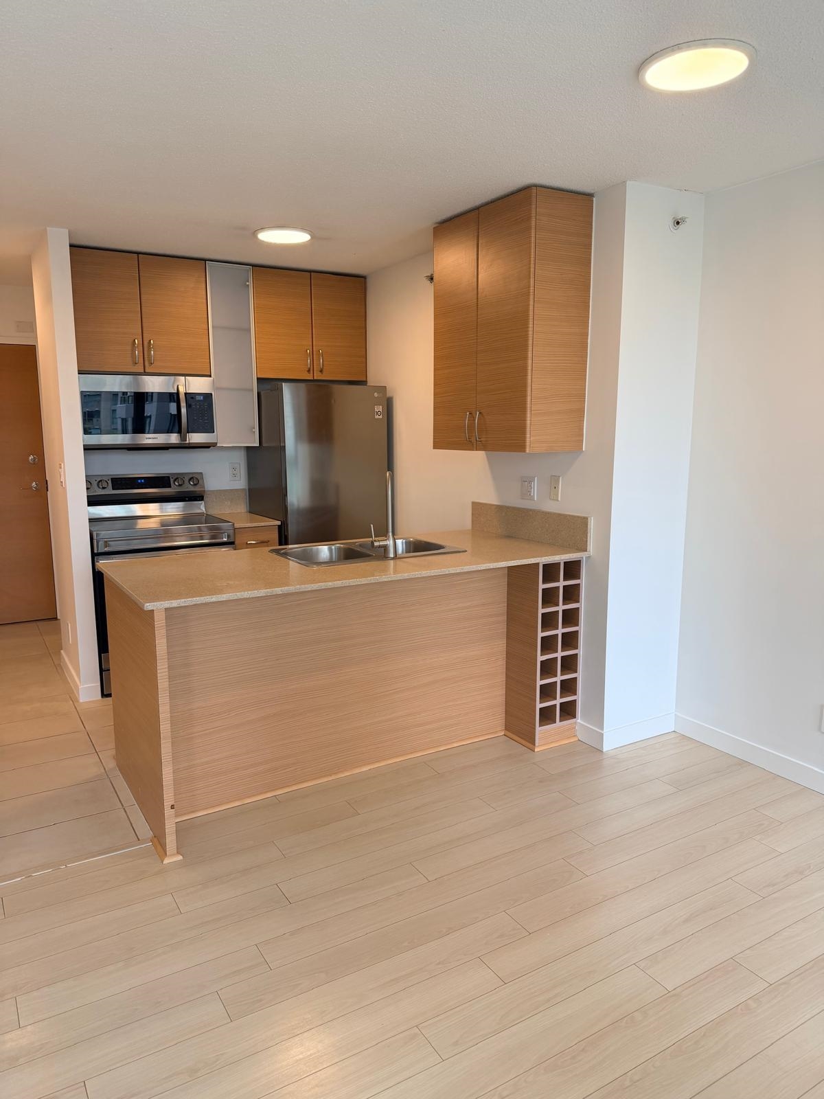 908 909 MAINLAND STREET, R3160195, BC,