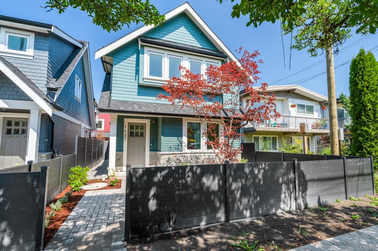 1427 E 27TH AVENUE, Vancouver BC V5N 2W6, R3160403, BC,