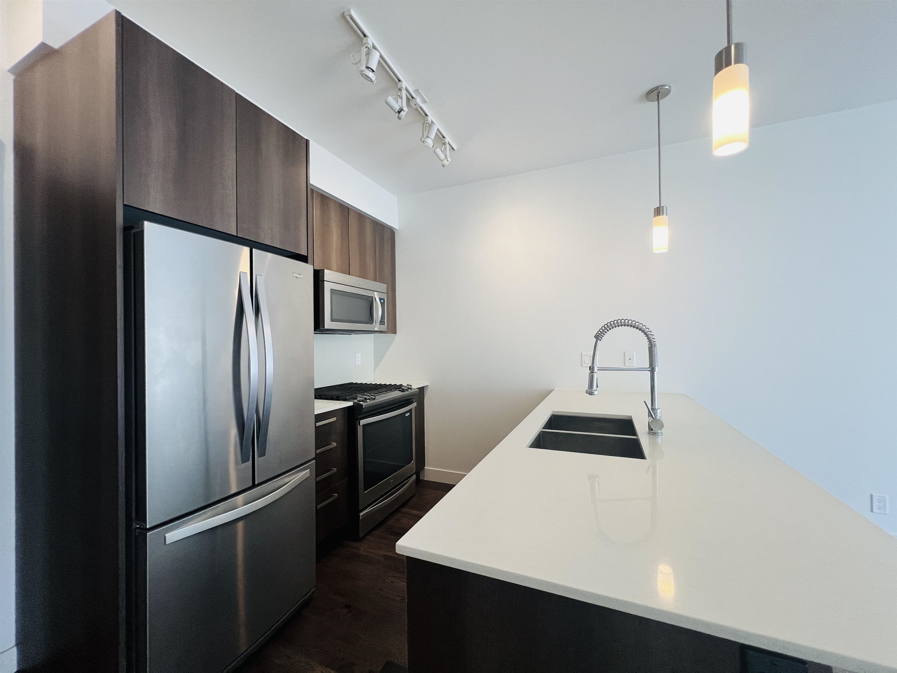 416 7058 14TH AVENUE, R3160738, BC,