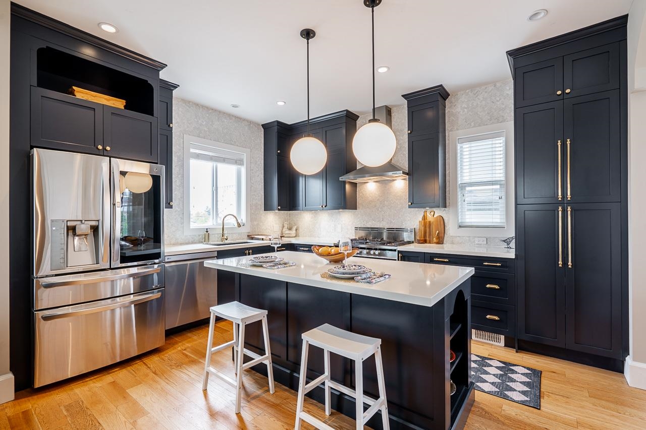 457 E 11TH STREET, North Vancouver BC V7L 2H3, R3160766, BC,