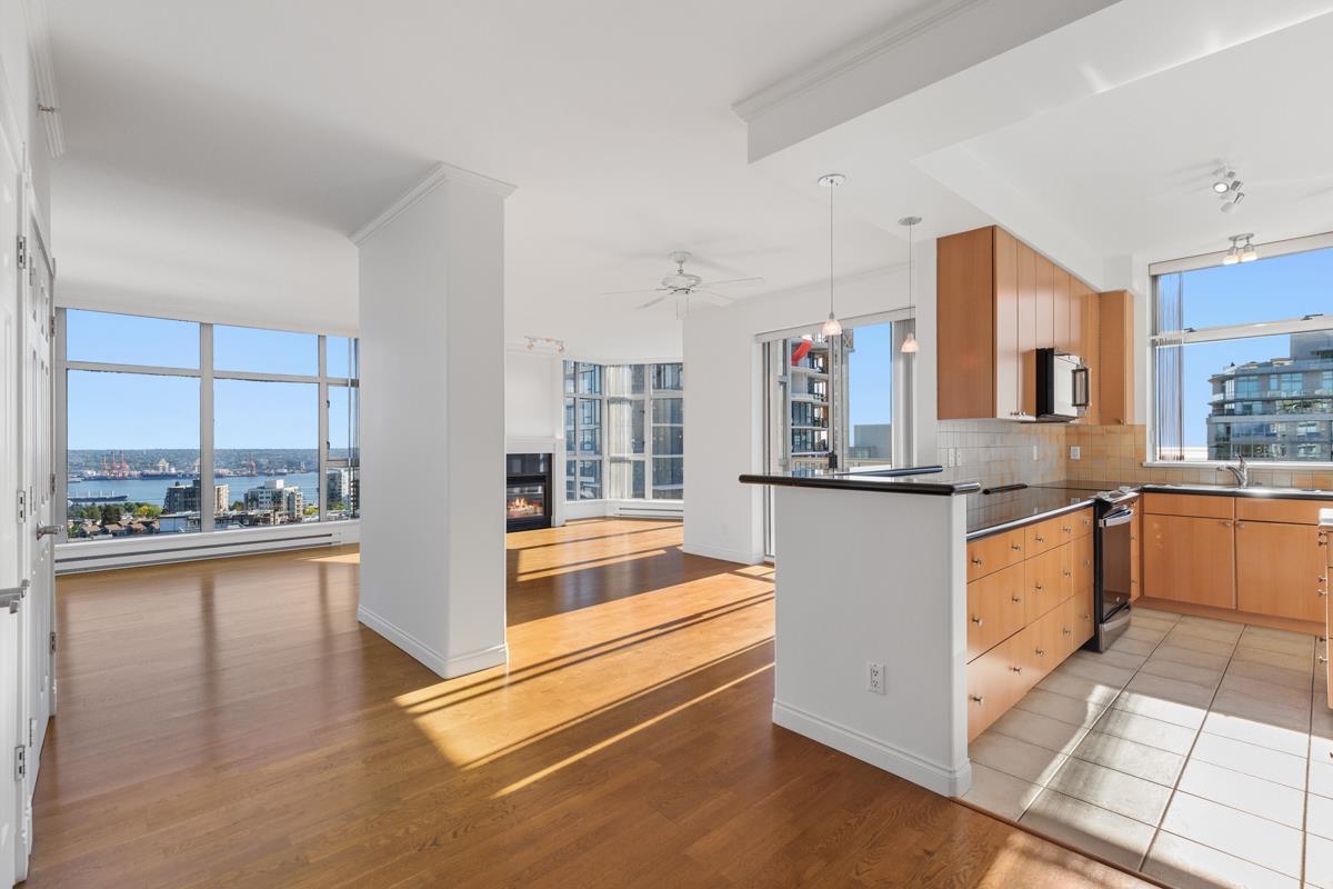 1406 160 13TH STREET, R3160850, BC,