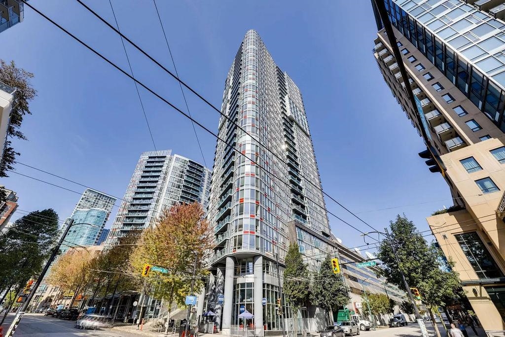 31XX 233 ROBSON STREET, R3160938, BC,