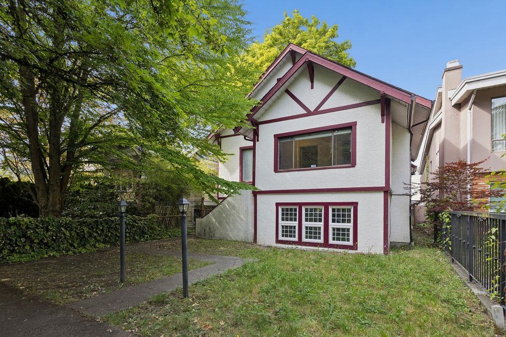 Ground level 3229 11TH AVENUE, R3160940, BC,