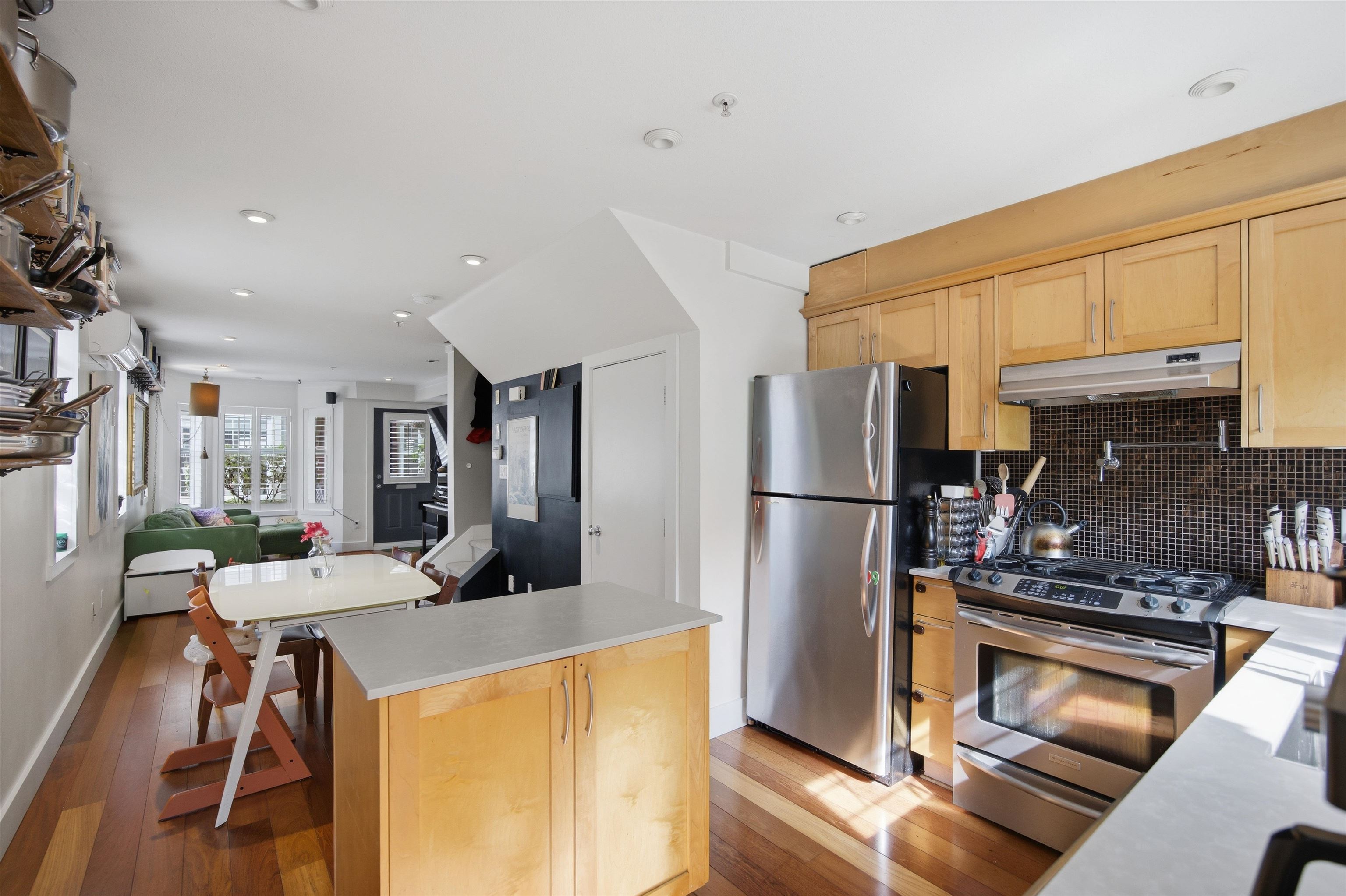 6 1642 GEORGIA STREET, R3161001, BC,