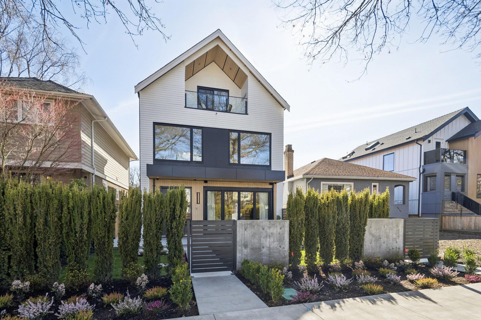2 3036 13TH AVENUE, R3161078, BC,