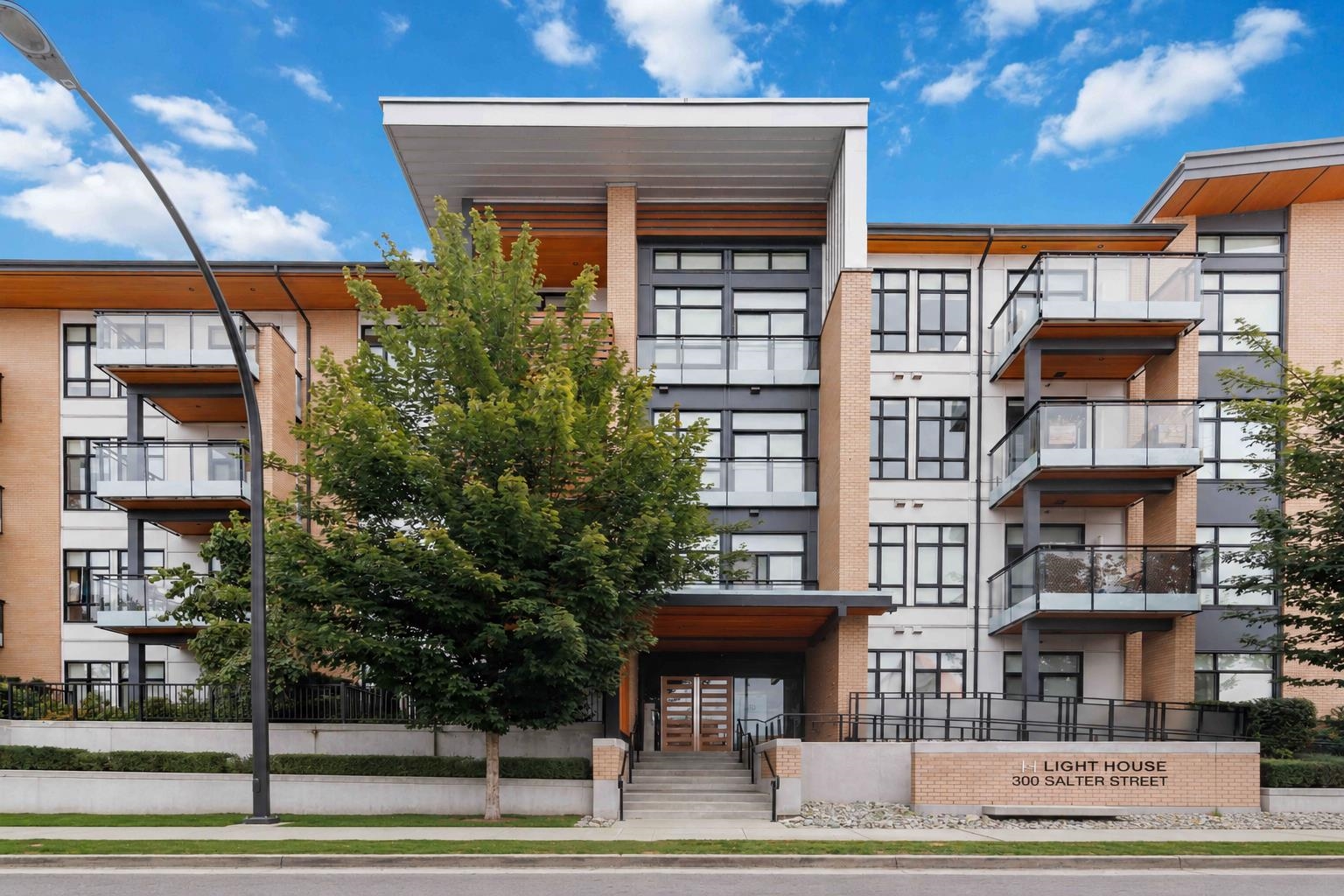 318 300 SALTER STREET, R3161159, BC,