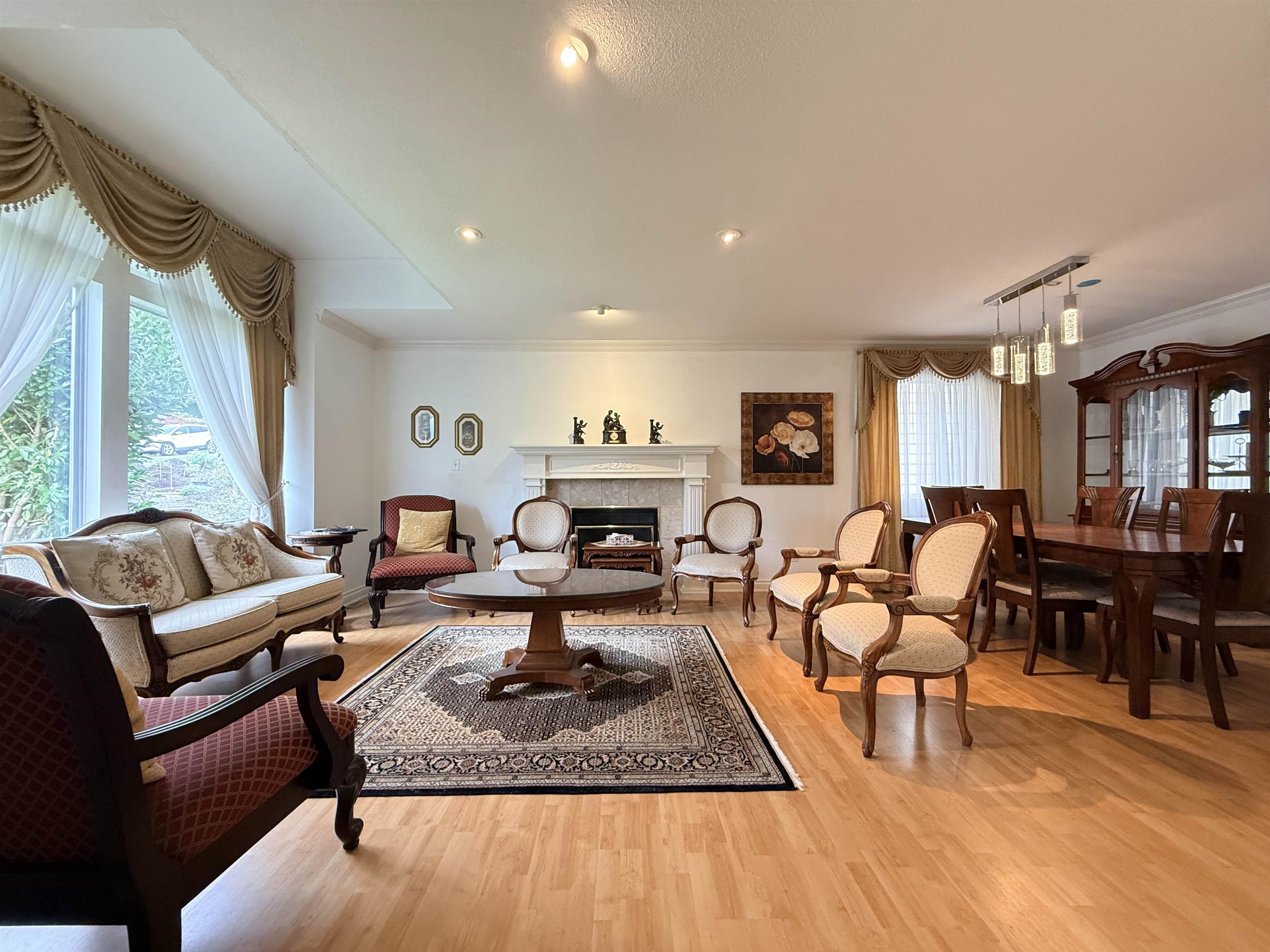 Main House 335 27TH STREET, R3161533, BC,