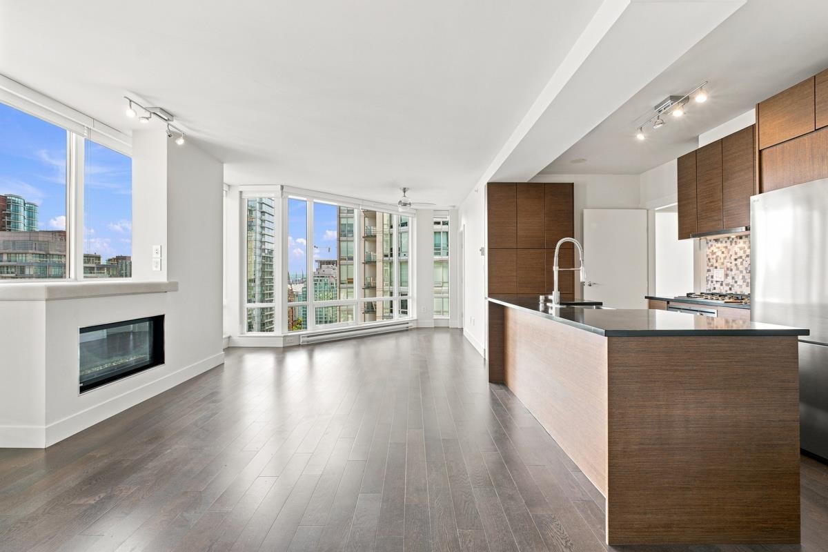 2005 565 SMITHE STREET, R3161651, BC,