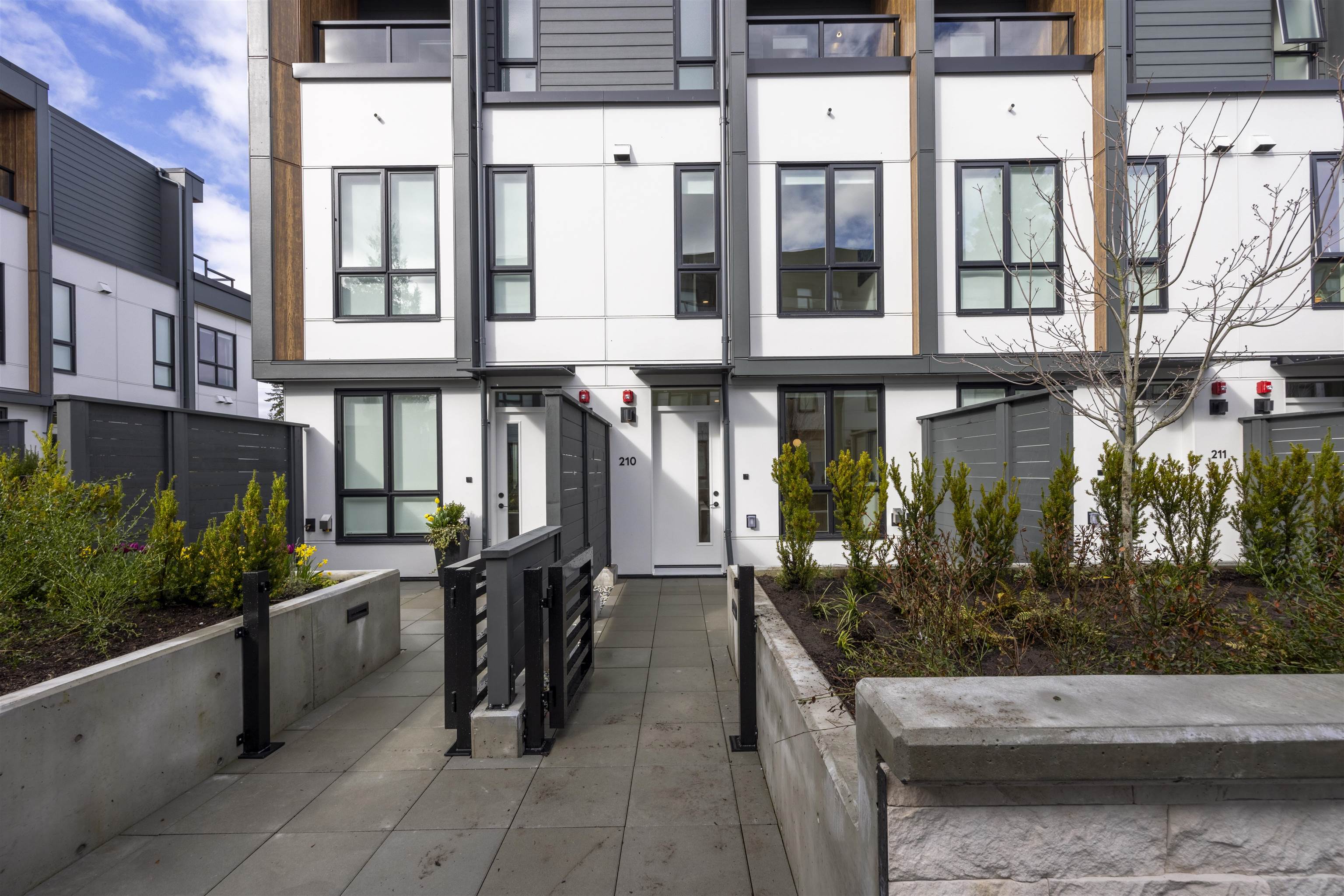 210 715 DUCKLOW STREET, R3161822, BC,