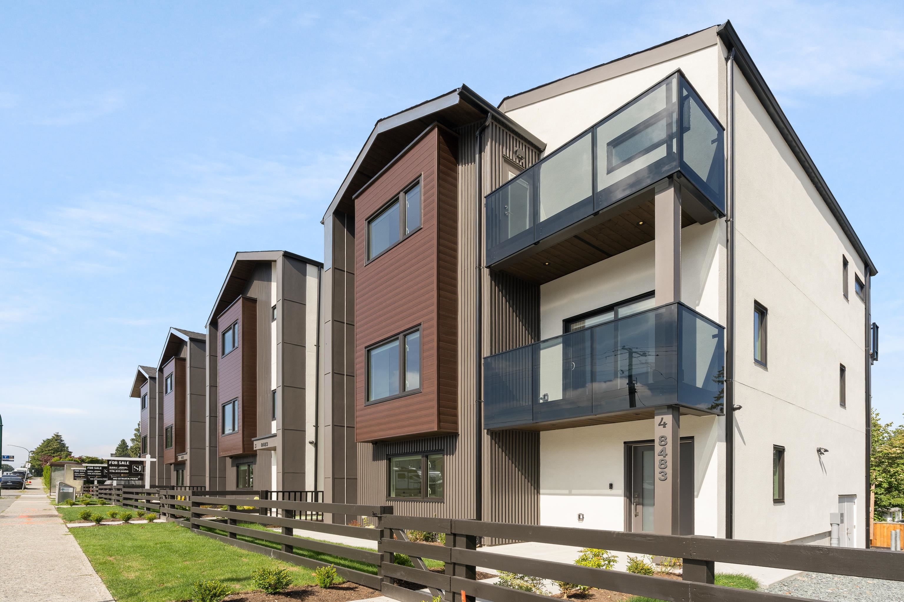4 8483 16TH AVENUE, R3162050, BC,
