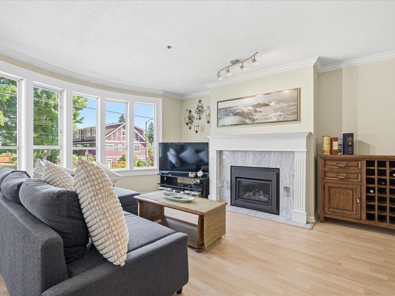 201 3220 4TH AVENUE, R3162251, BC,