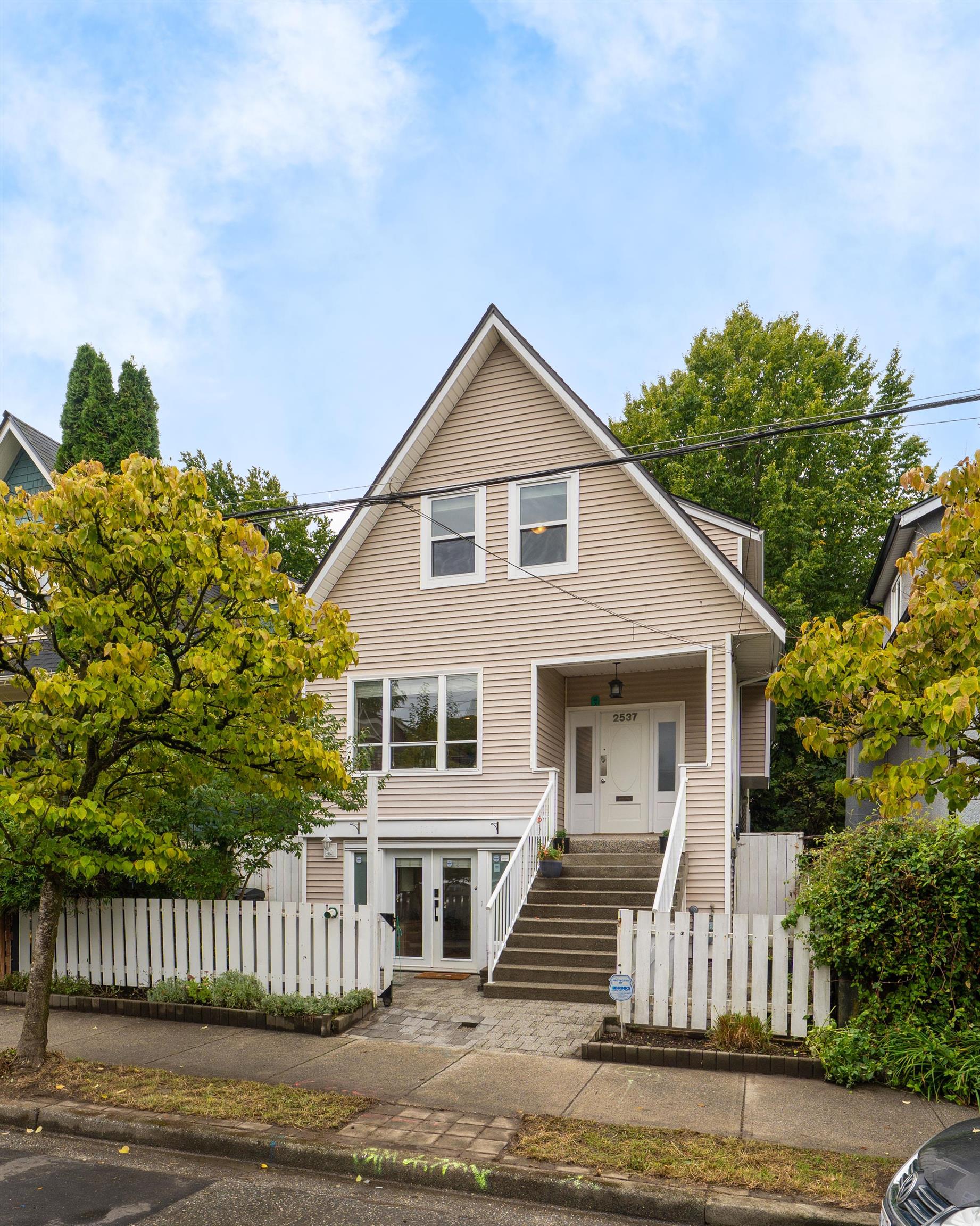 2537 WOODLAND DRIVE, Vancouver BC V5N 3P4, R3162327, BC,