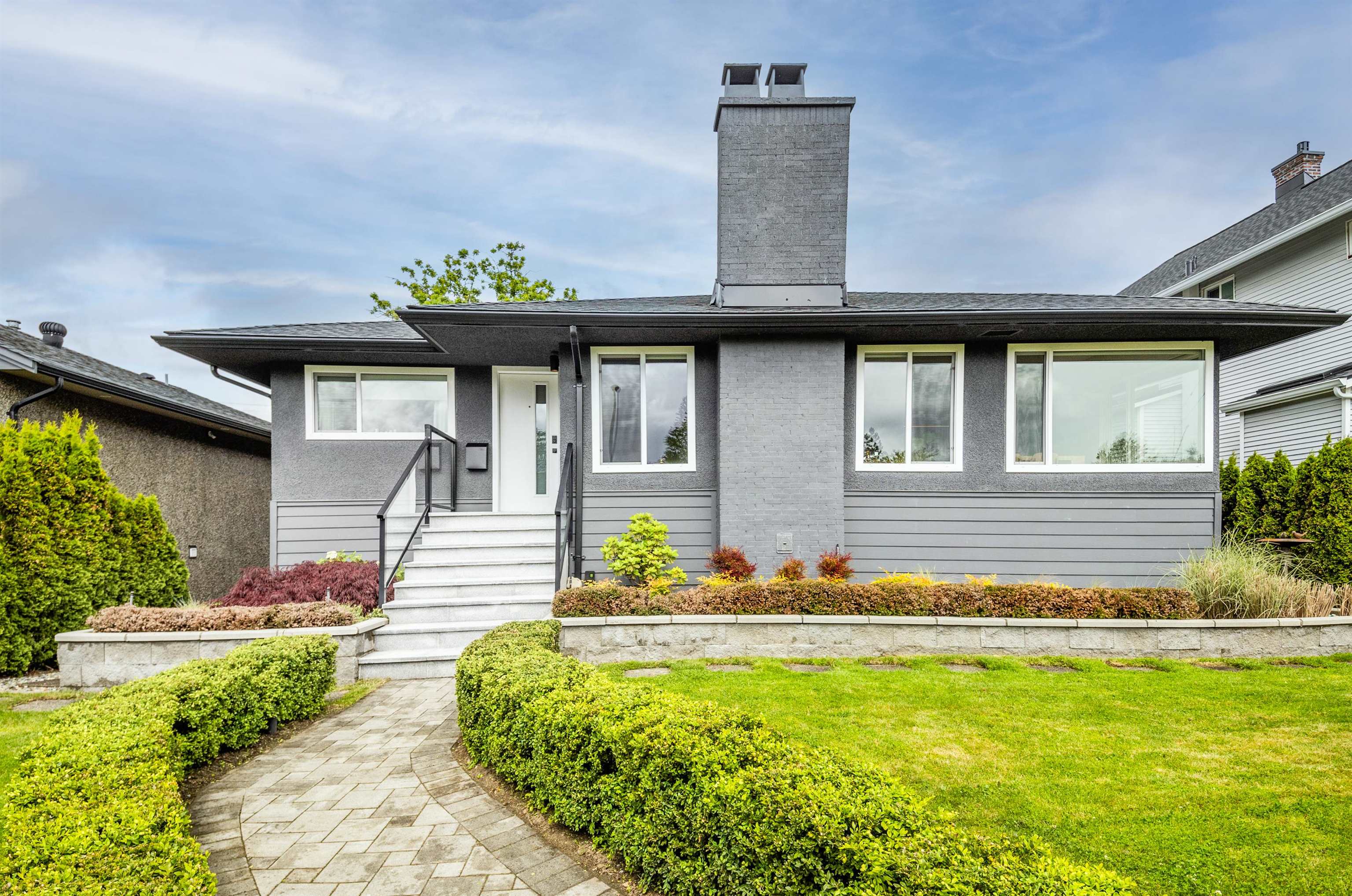 8647 10TH AVENUE, Burnaby BC V3N 2S9, R3162388, BC,