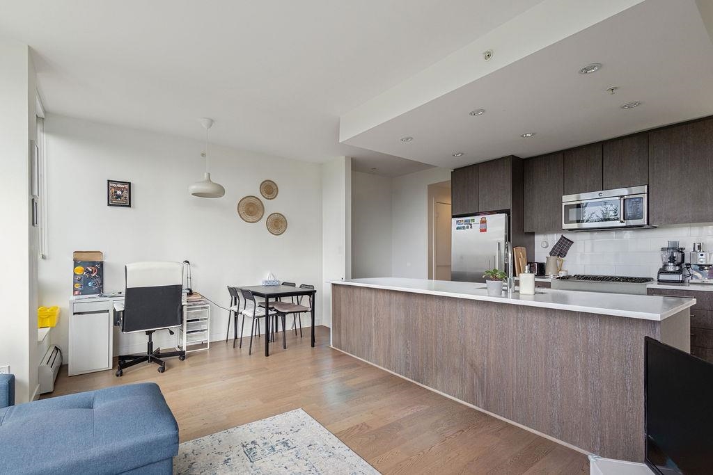 702 9060 UNIVERSITY CRESCENT, R3162475, BC,