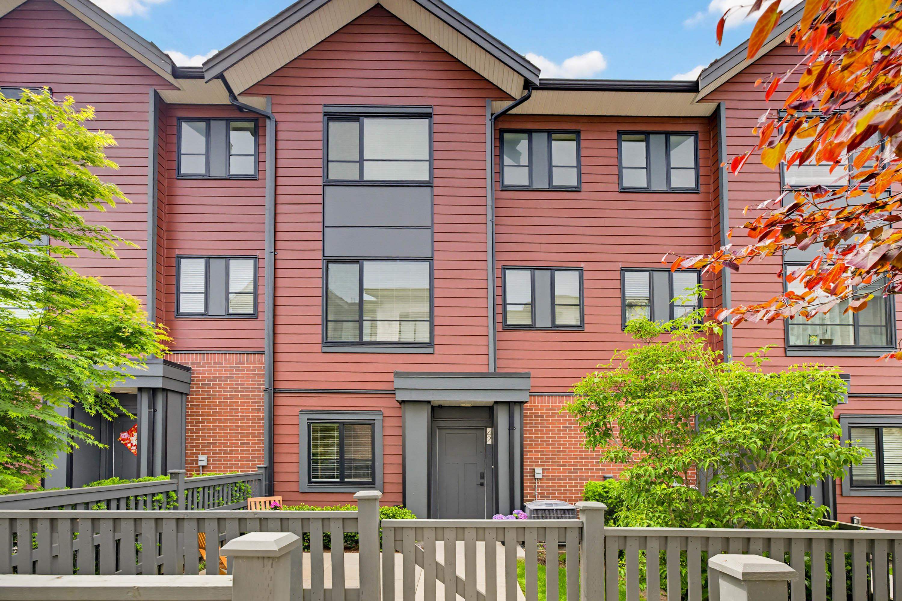 42 19897 75A AVENUE, R3162557, BC,