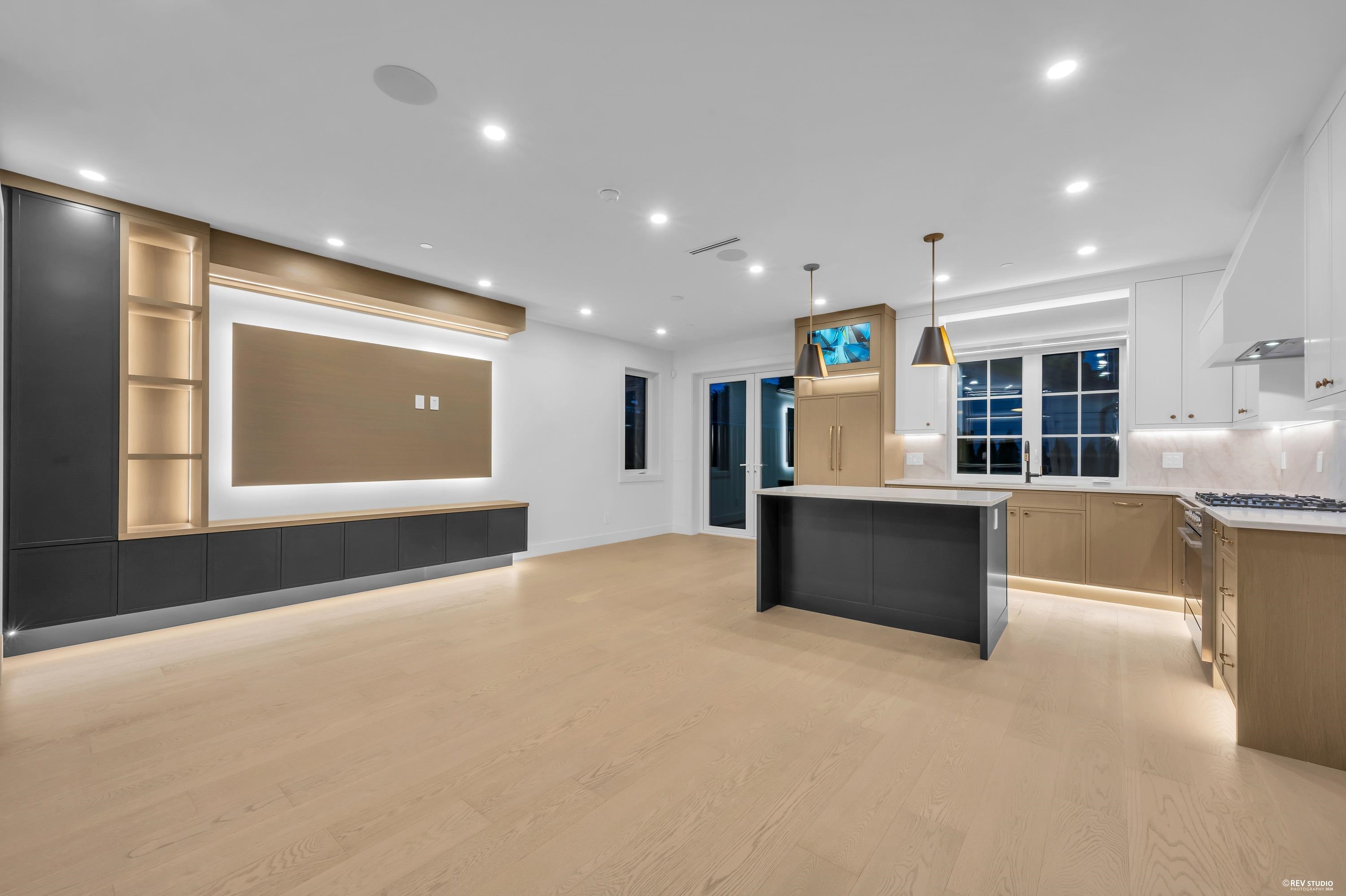 2 5150 SPENCER STREET, R3162599, BC,
