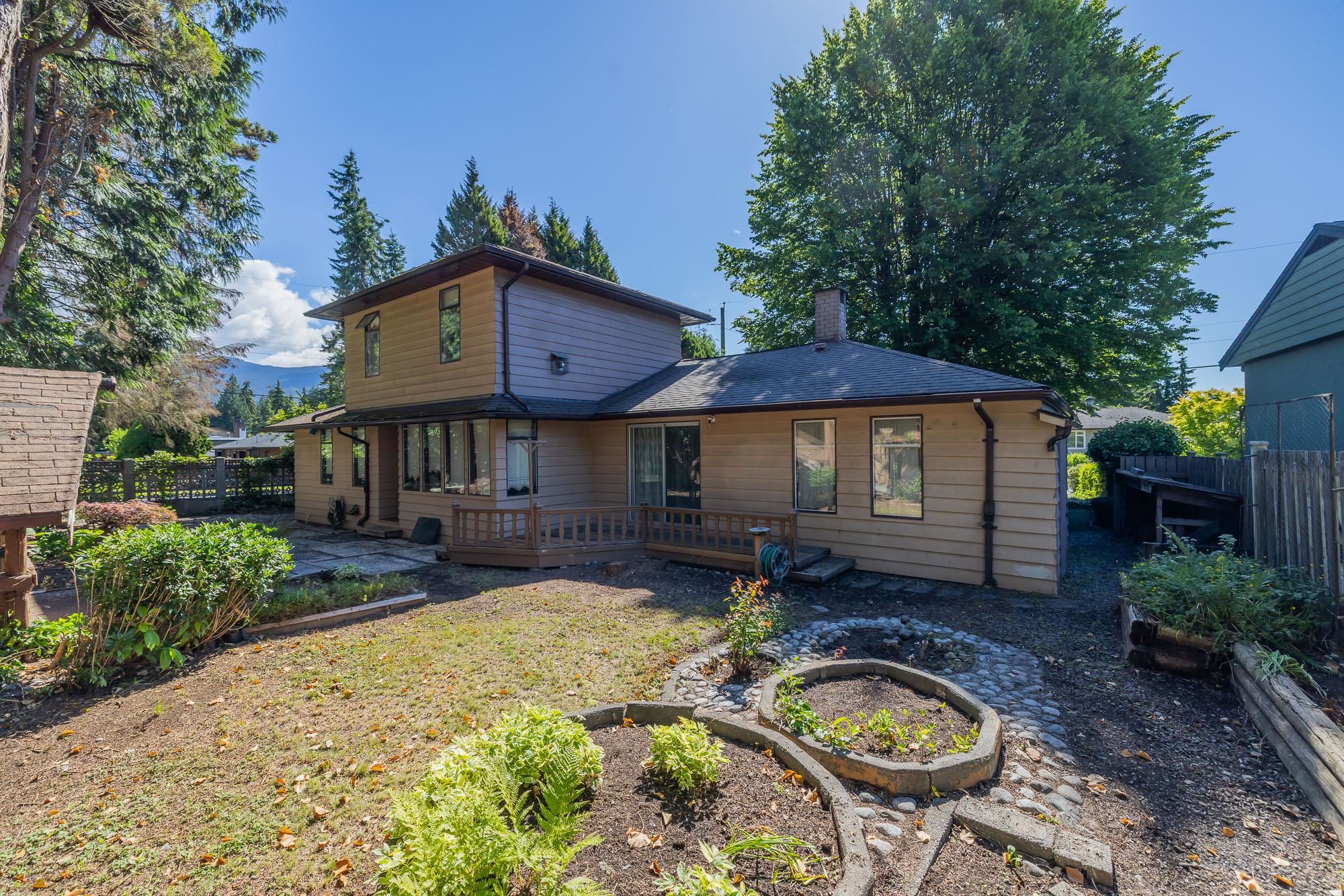 2495 LAURALYNN DRIVE, North Vancouver BC V7J 2Y6, R3162654, BC,