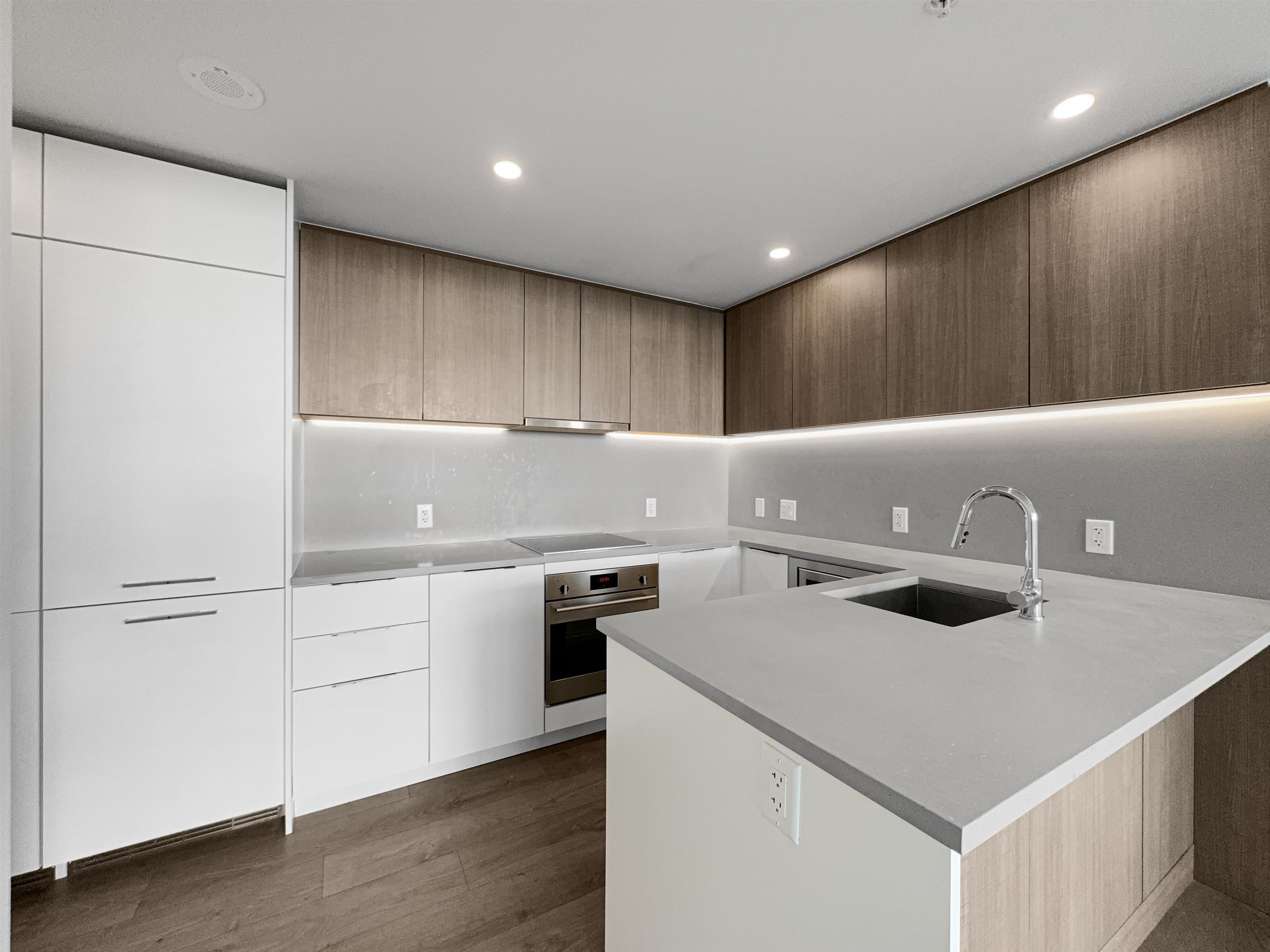 24xx 10480 104 AVENUE, R3162916, BC,