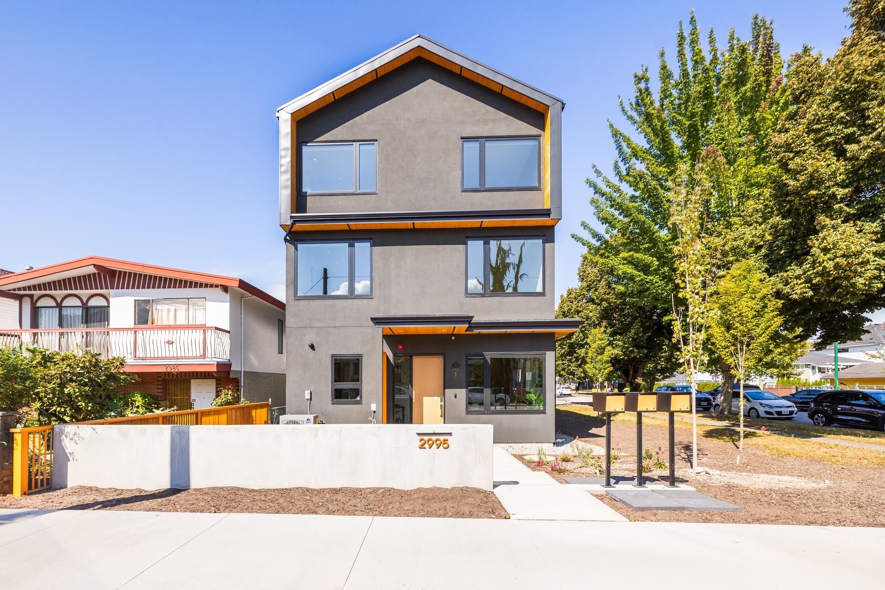 1 2995 ADANAC STREET, R3163065, BC,
