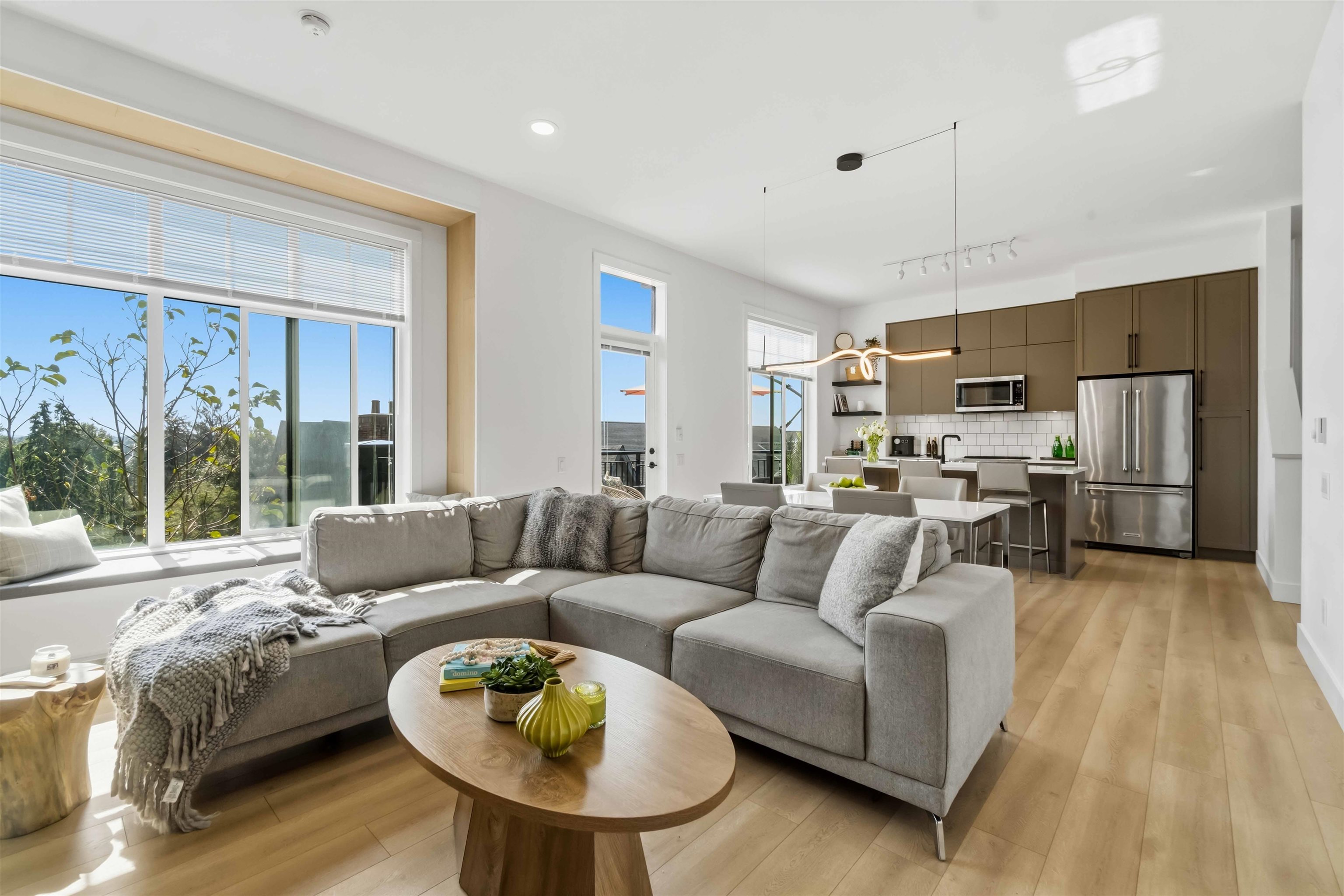 9 3552 VICTORIA DRIVE, R3163178, BC,