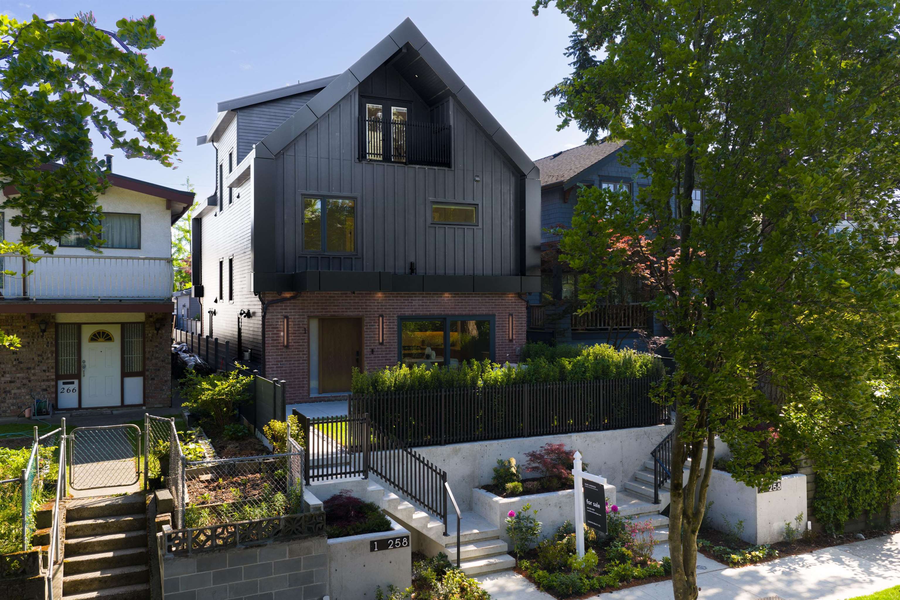 1 258 19 AVENUE, R3163538, BC,