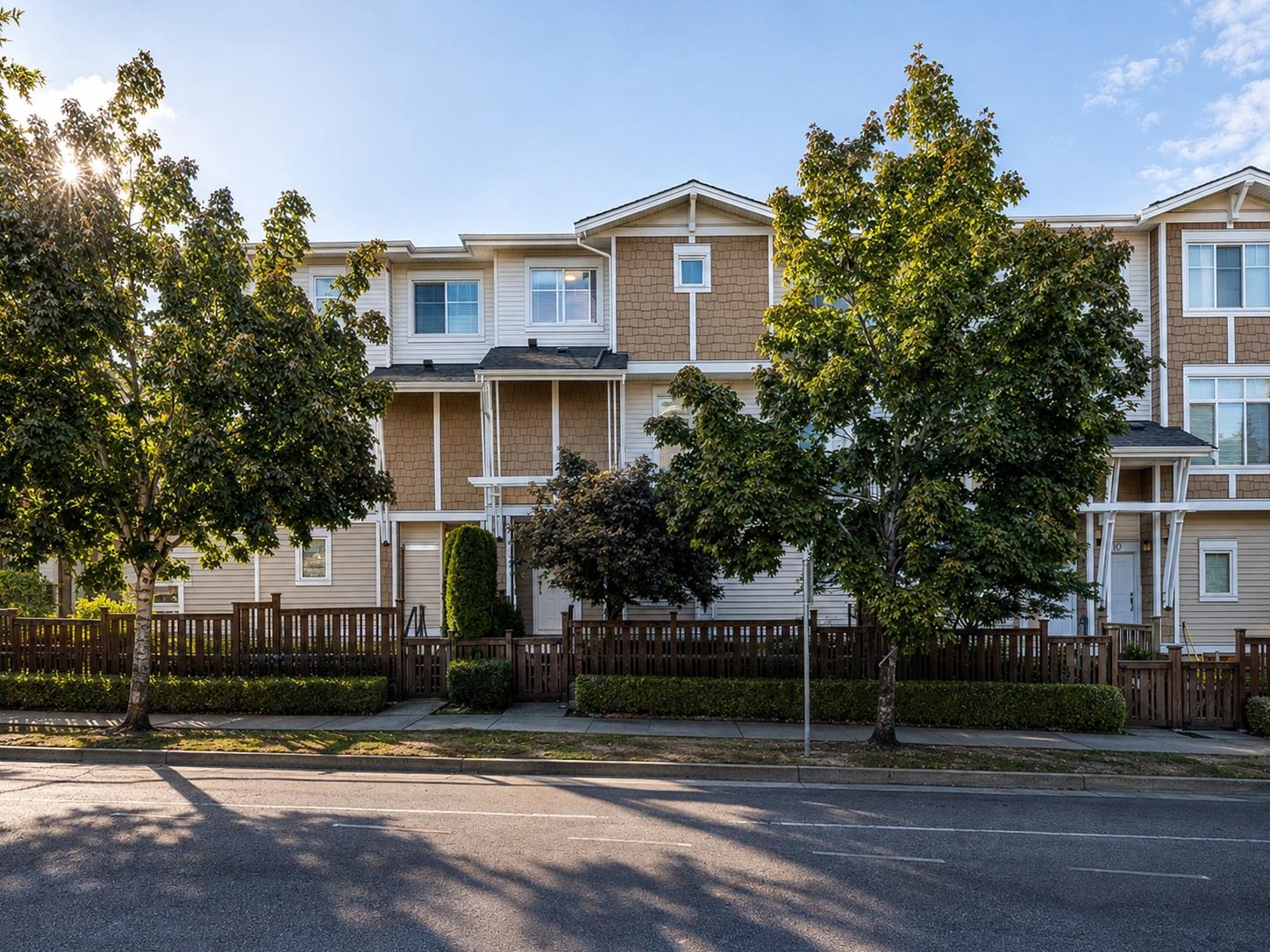 12 19433 68 AVENUE, R3163545, BC,