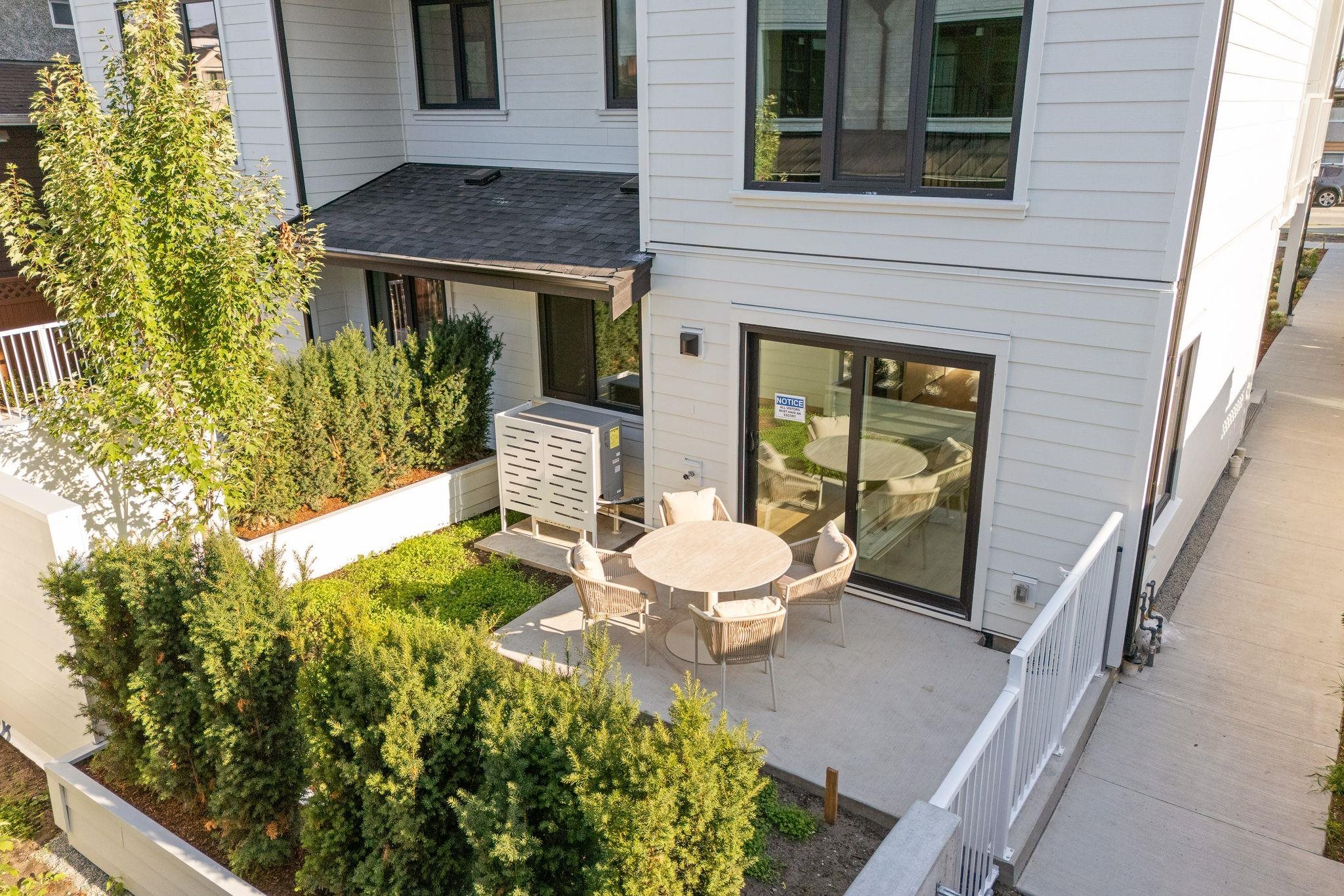 SL 2 2333 54TH AVENUE, R3163645, BC,
