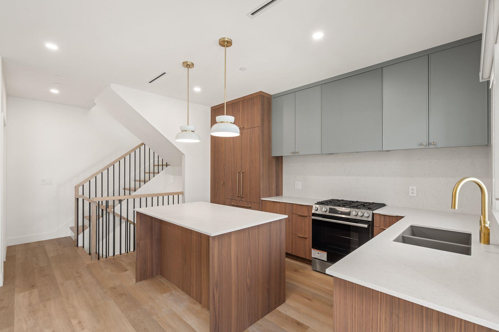 SL 3 2333 54TH AVENUE, R3163646, BC,