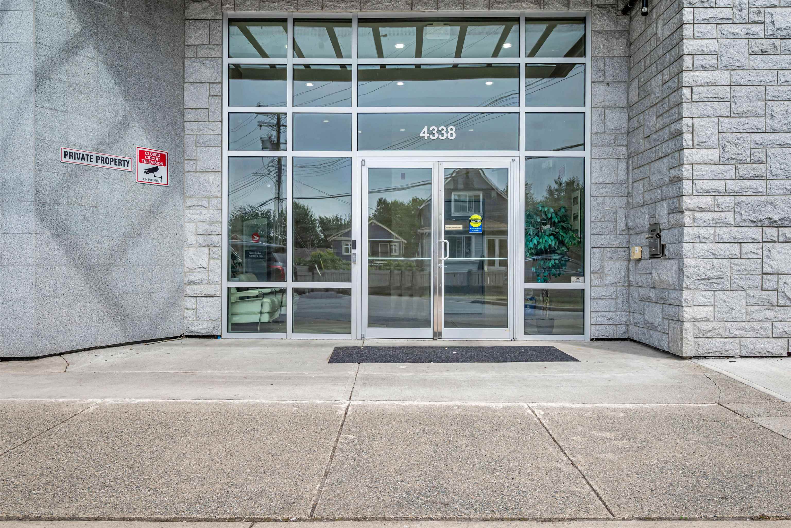 211 4338 COMMERCIAL STREET, R3163661, BC,