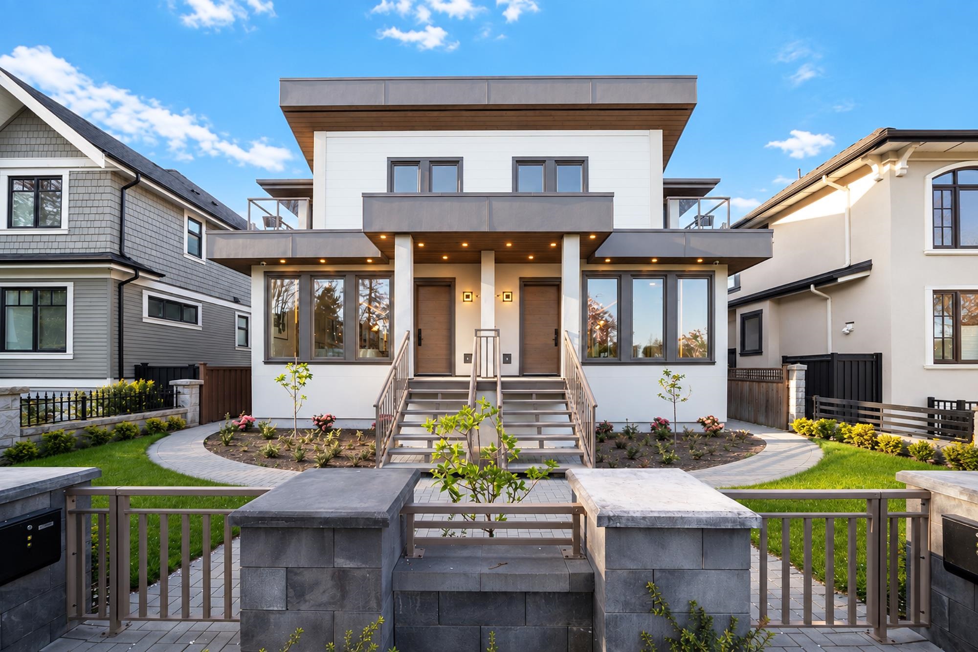 2455 W 10TH AVENUE, Vancouver BC V6K 2J4, R3163662, BC,