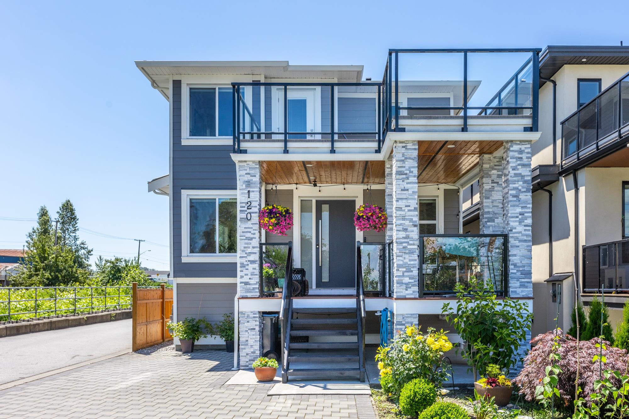 120 HOWES STREET, New Westminster BC V3M 0L8, R3163897, BC,