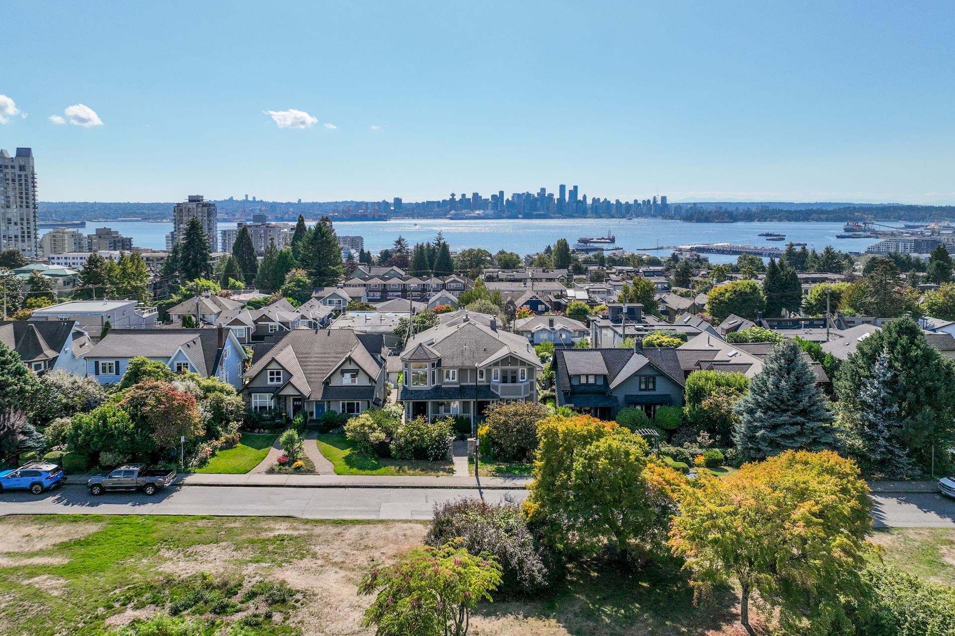 2 221 6TH STREET, R3164084, BC,