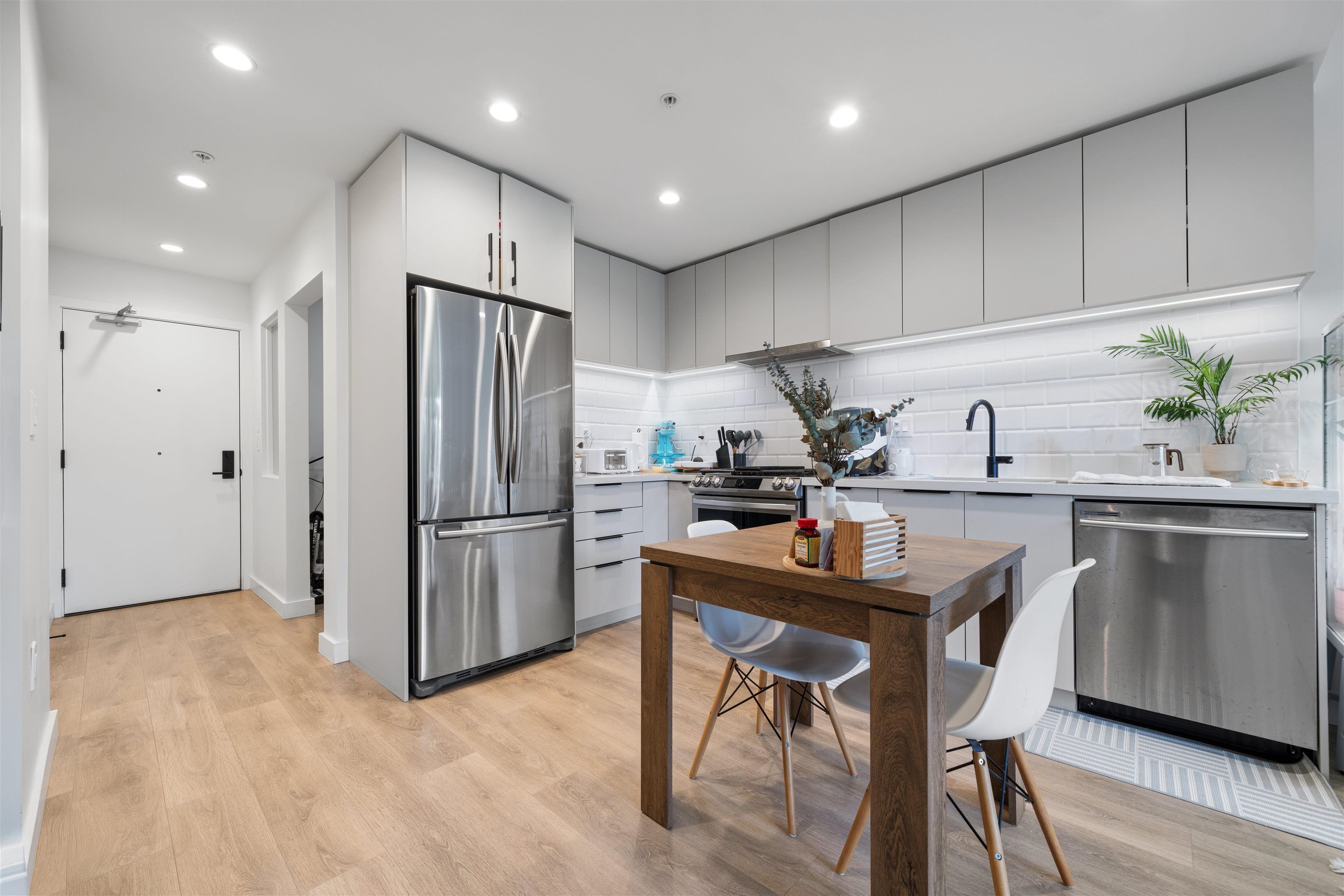 303 3038 ST GEORGE STREET, R3164376, BC,