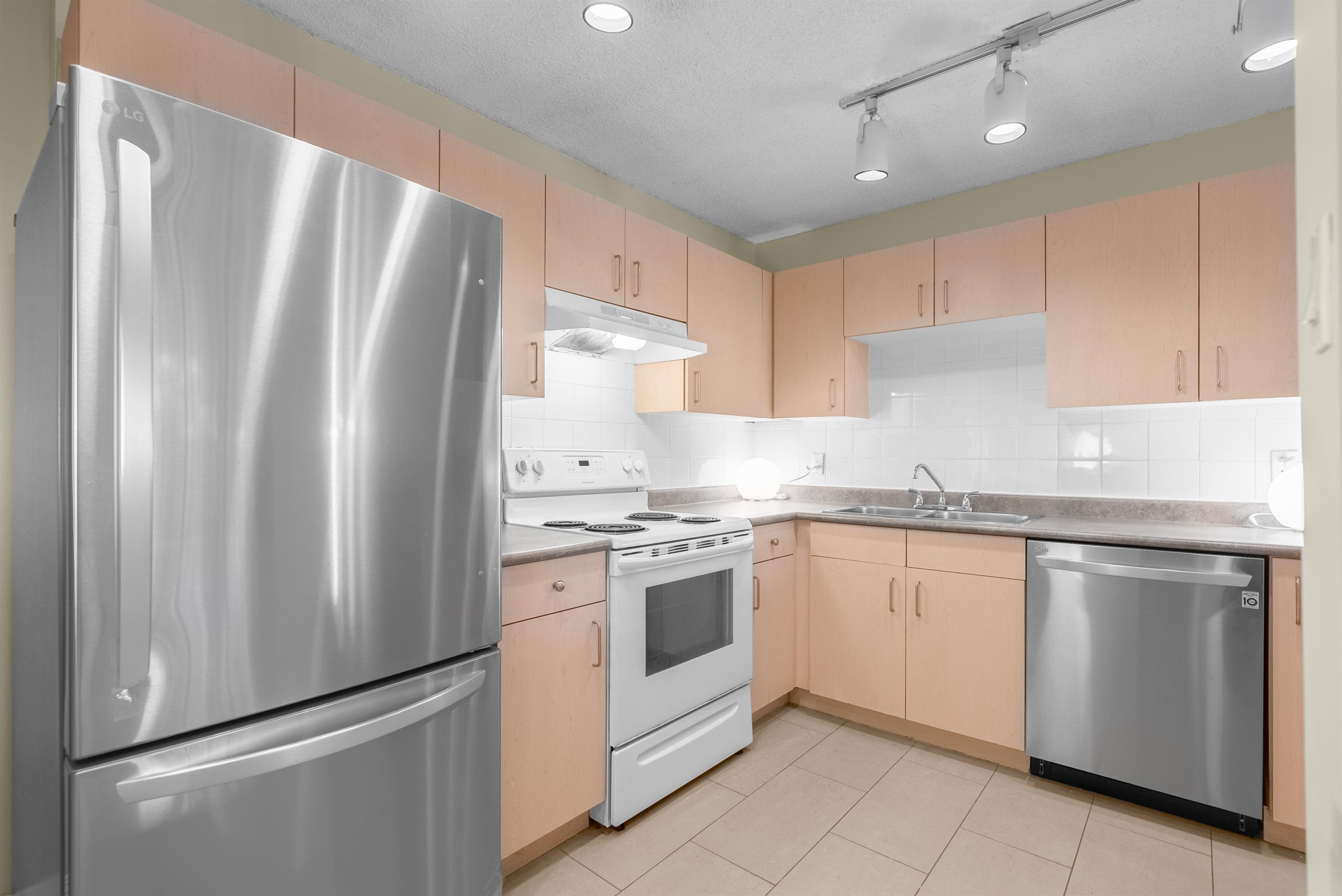 501 2012 FULLERTON AVENUE, R3164377, BC,