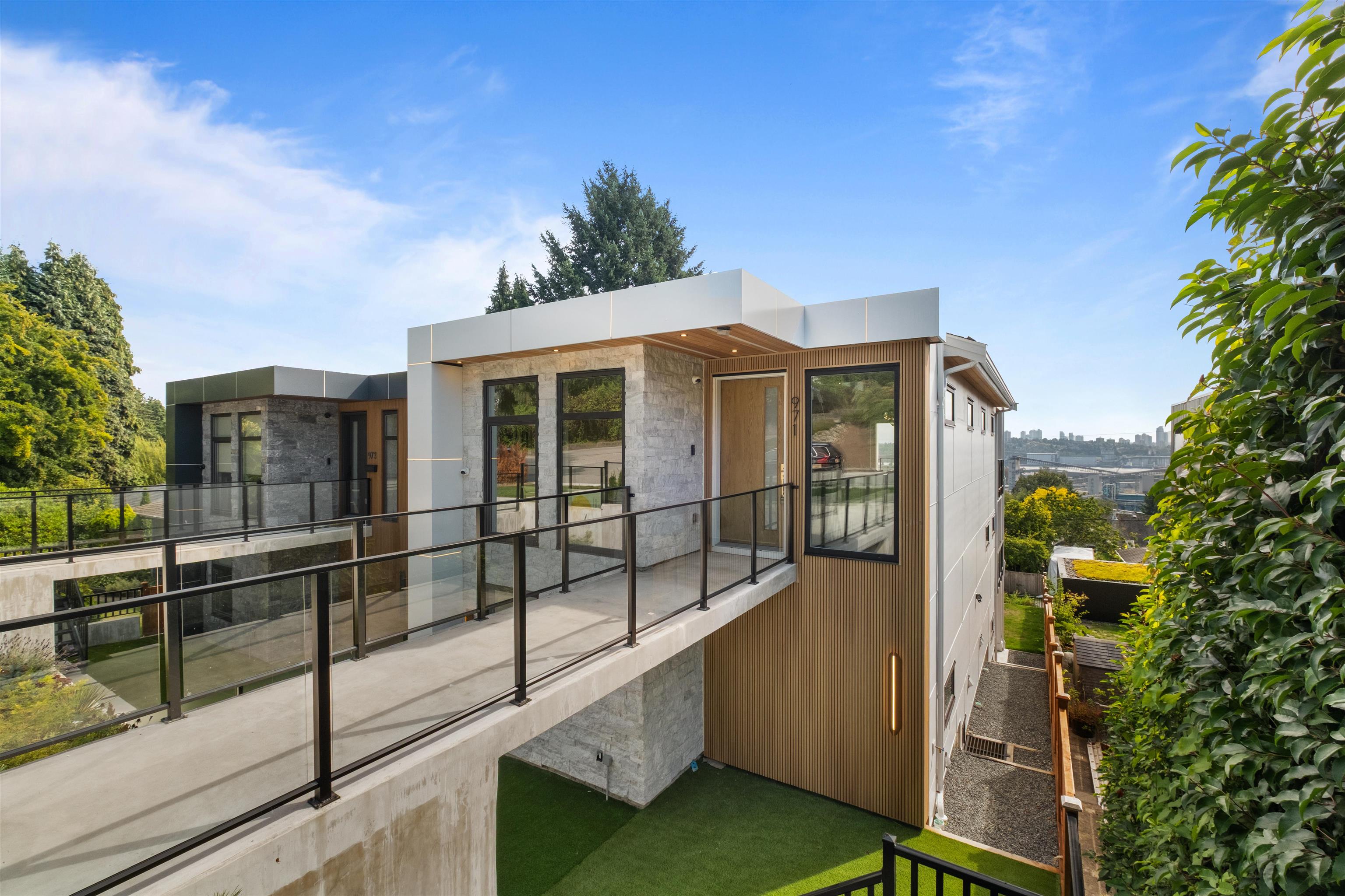 971 ADDERLEY STREET, North Vancouver BC V7L 1T2, R3164543, BC,