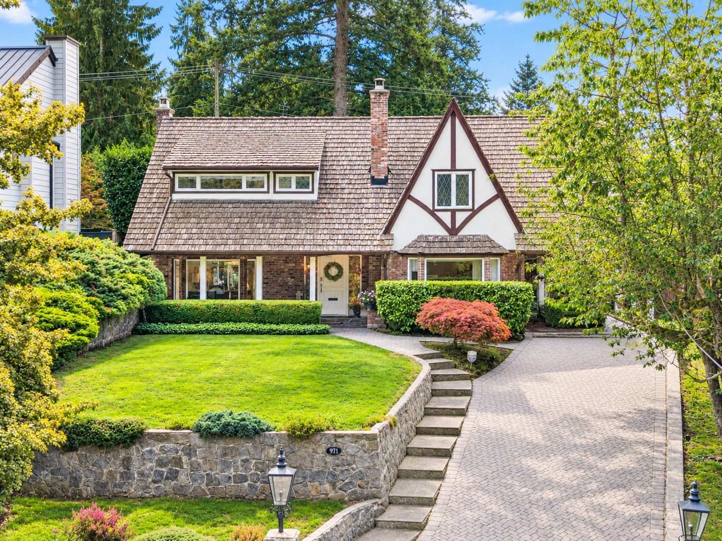 971 CANYON BOULEVARD, North Vancouver BC V7R 2K2, R3164909, BC,