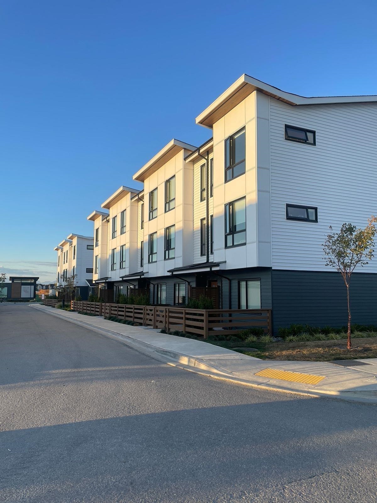 2 4745 SPRUCE WAY, R3165417, BC,