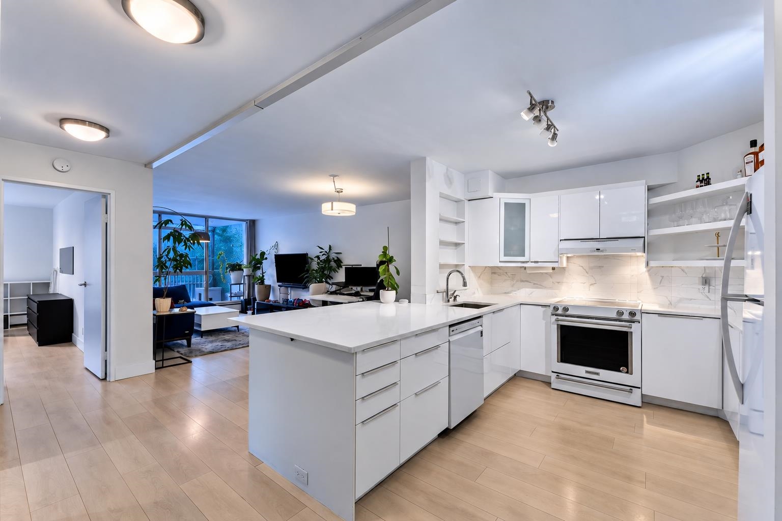 905 2024 FULLERTON AVENUE, R3165444, BC,