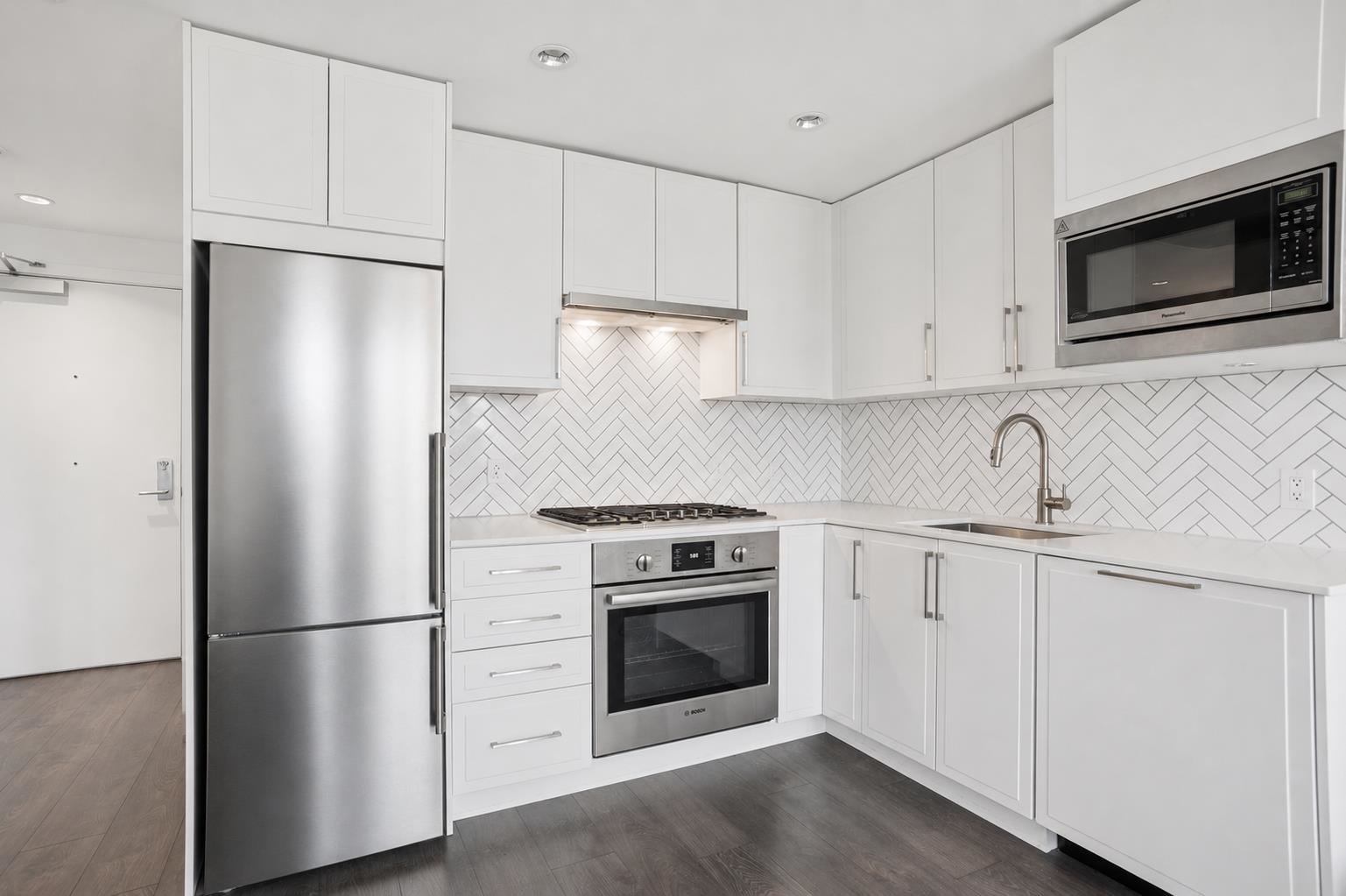 507 2435 KINGSWAY, R3165664, BC,