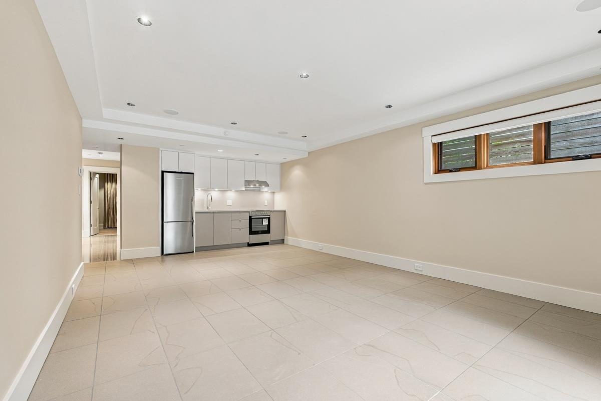 1090A W 55TH AVENUE, Vancouver BC V6P 1R1, R3165725, BC,
