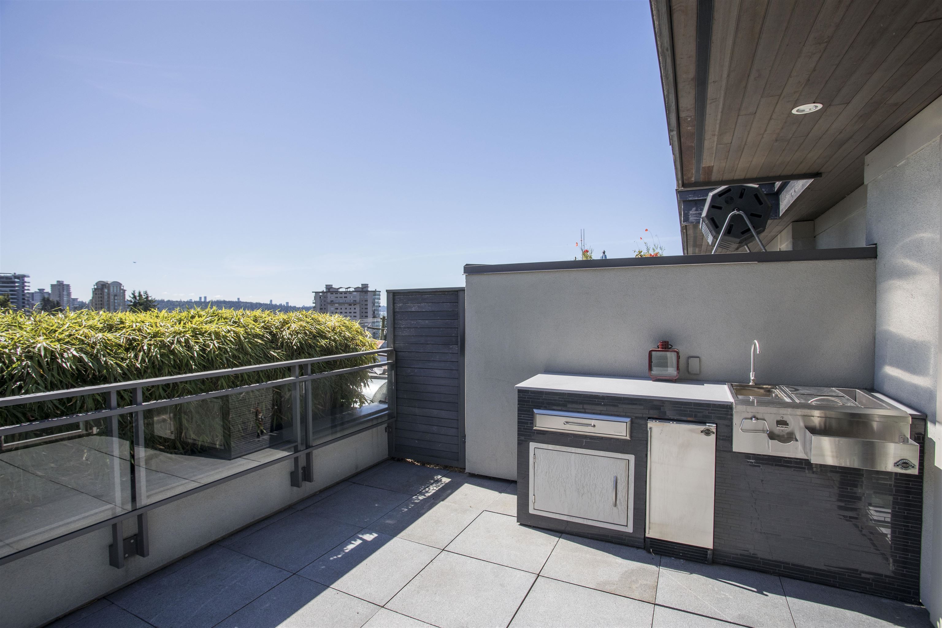 300 2432 HAYWOOD AVENUE, R3165799, BC,