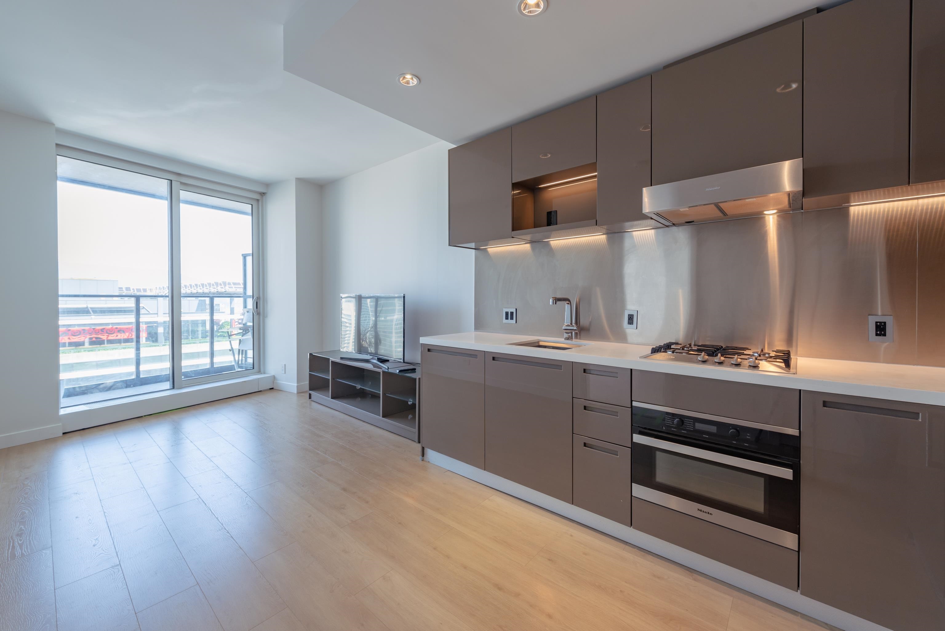 37XX 777 RICHARDS STREET, Vancouver BC V6B 0M6, R3165893, BC,