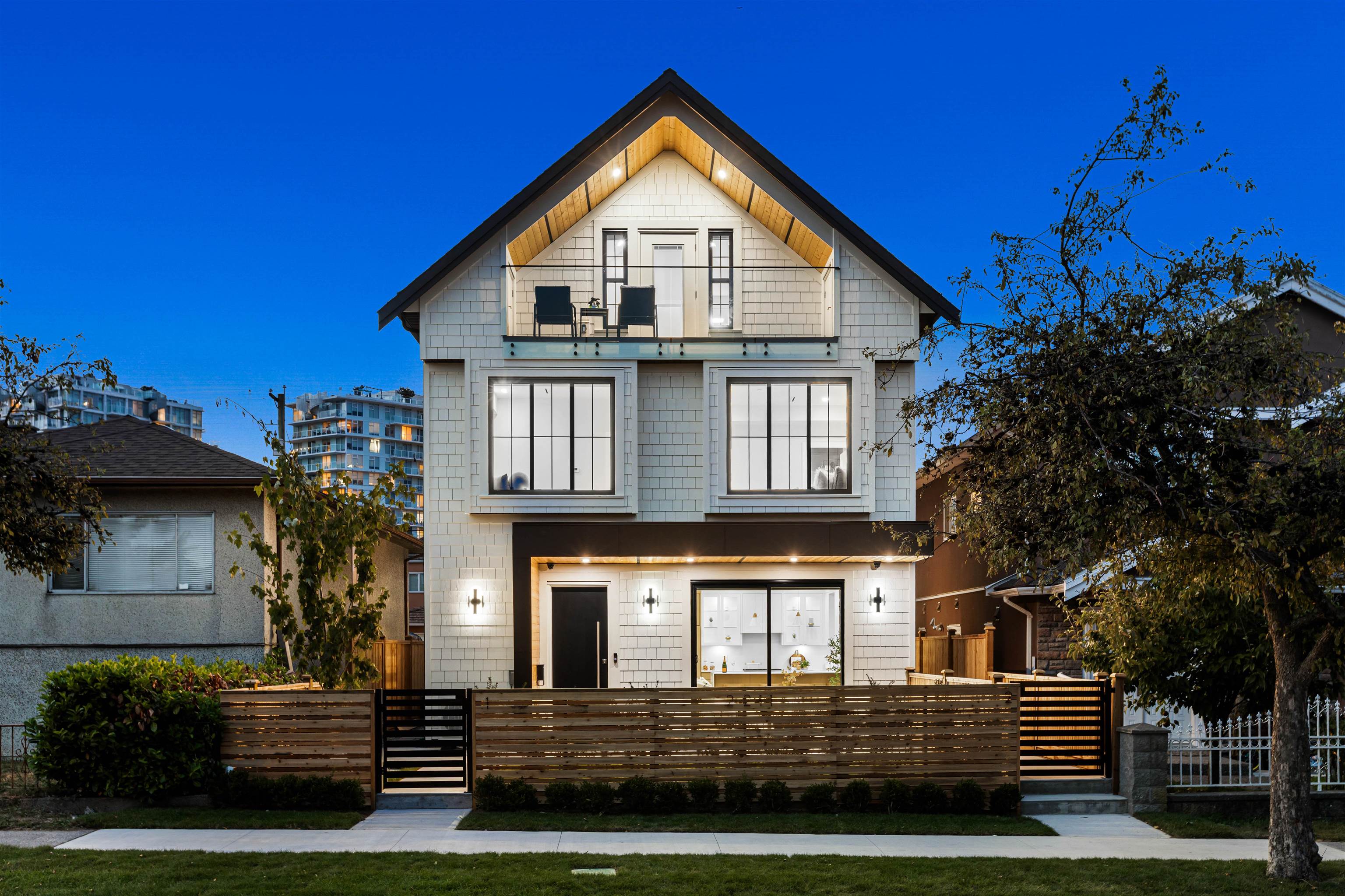 1 2211 MANNERING AVENUE, R3166030, BC,