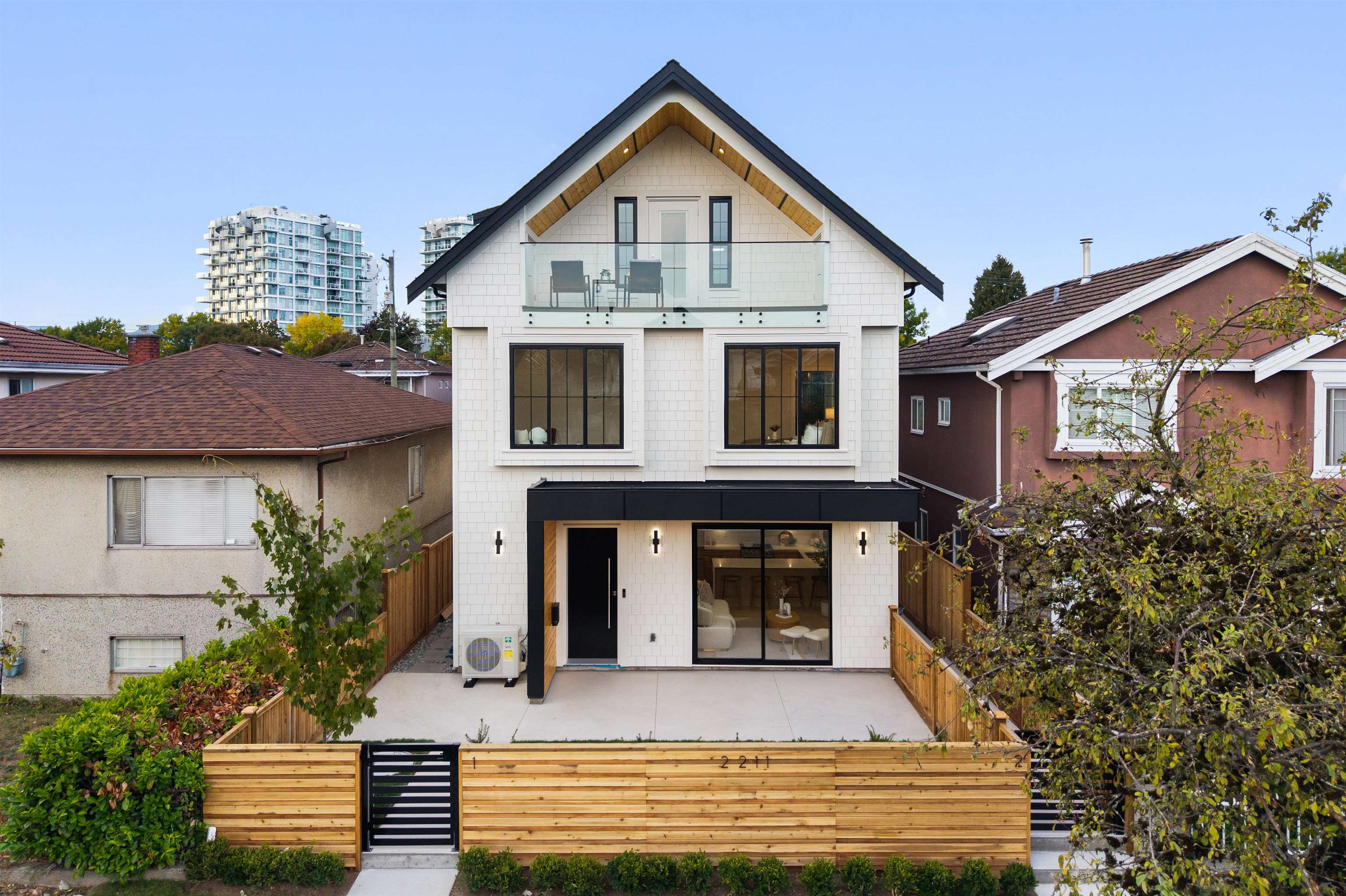 2 2211 MANNERING AVENUE, R3166034, BC,