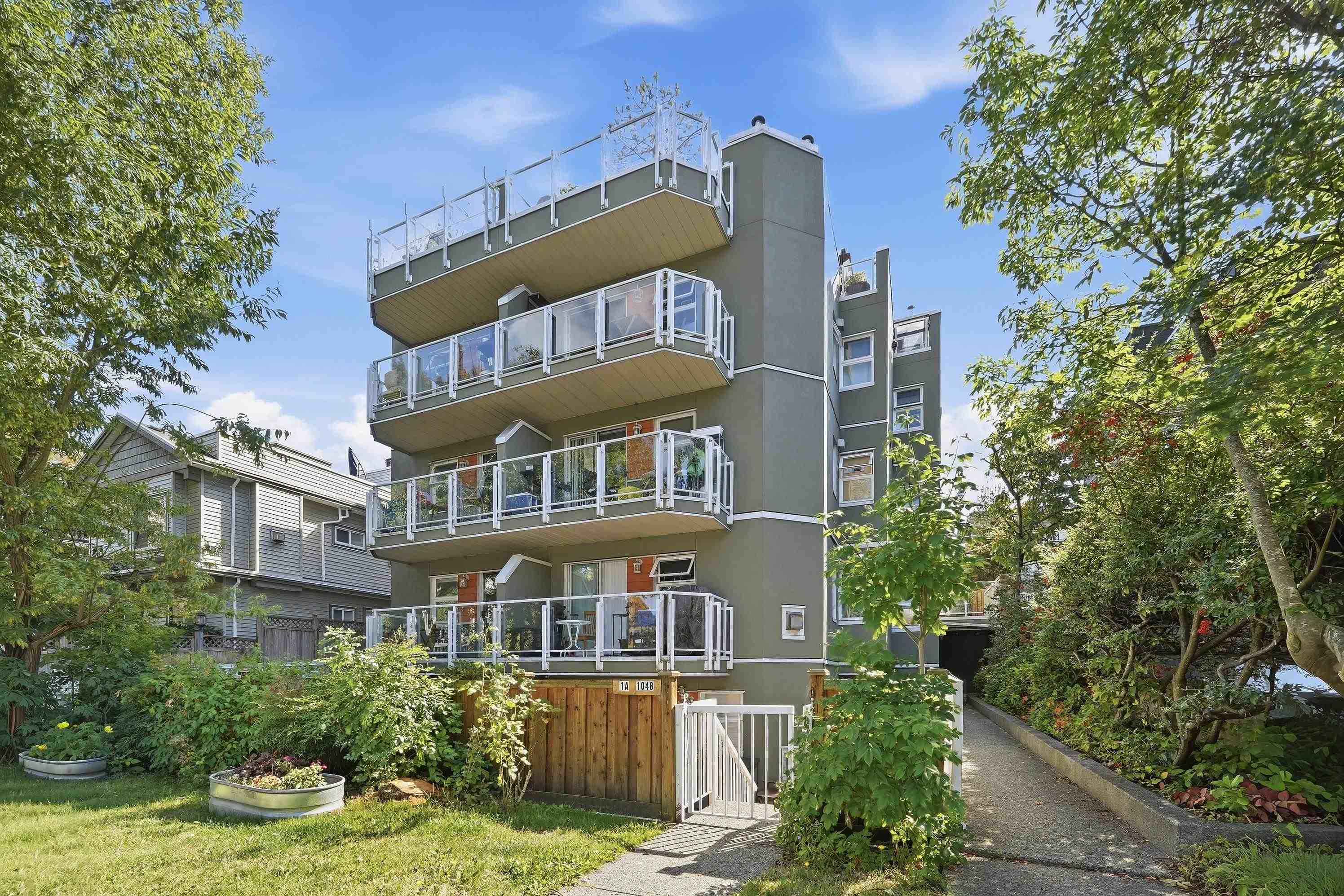 2B 1048 7TH AVENUE, R3166537, BC,