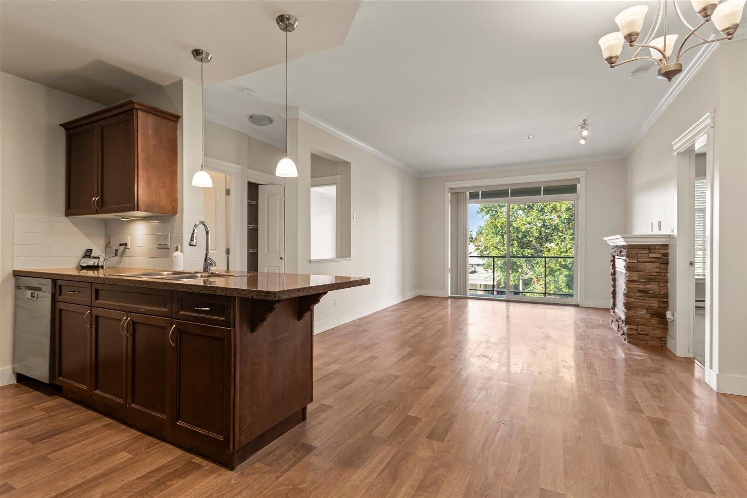 302 33338 MAYFAIR AVENUE, R3166610, BC,